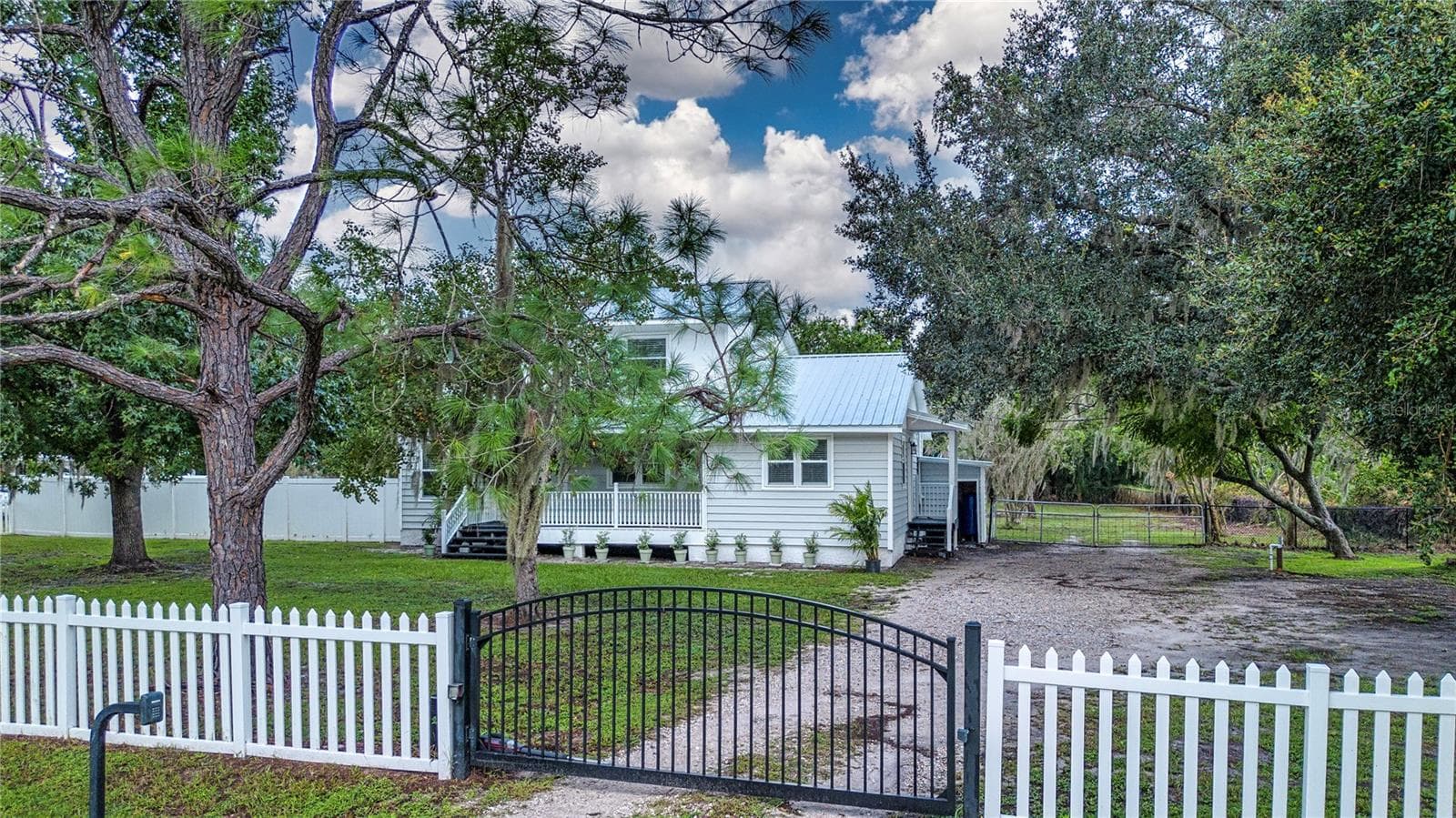 Electric gated front - 2501 LIGHTFOOT RD, WIMAUMA