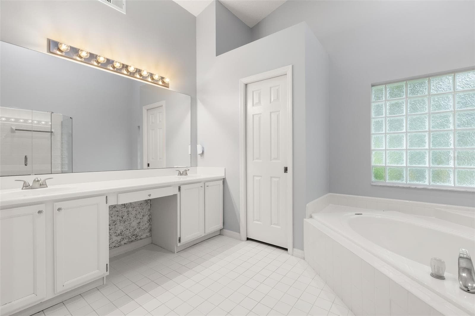 Single Family Residence at 13560 DORNOCH DR, ORLANDO, photo 17 of 34