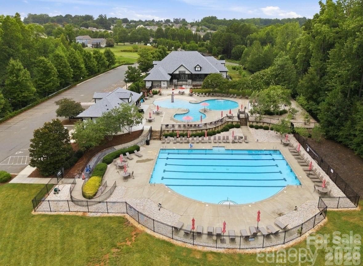 Vineyard Pool - 7715 Porrera Street, Charlotte