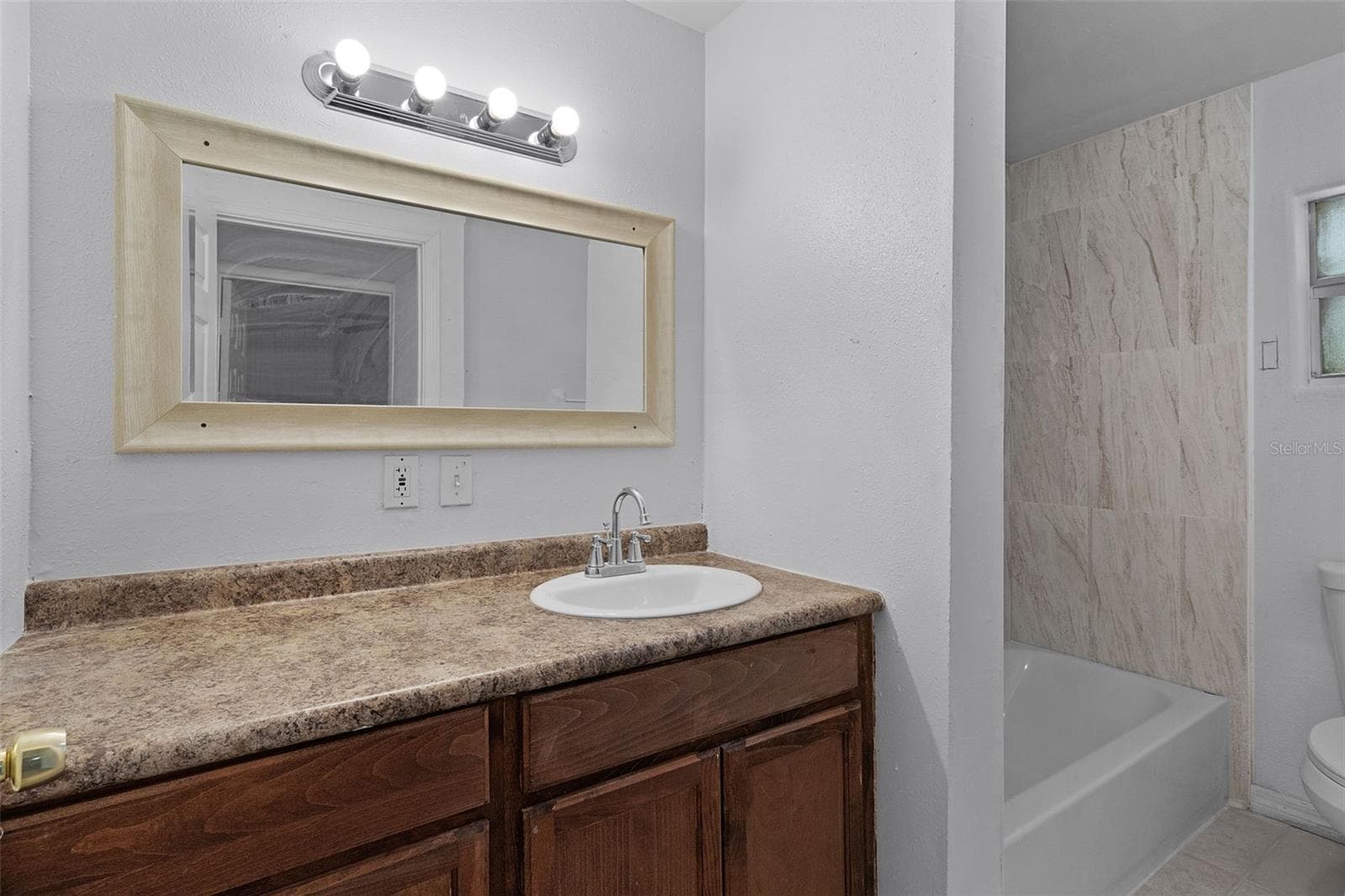 Single Family Residence at 31128 LOCHMORE CIR, MOUNT PLYMOUTH, photo 13 of 45