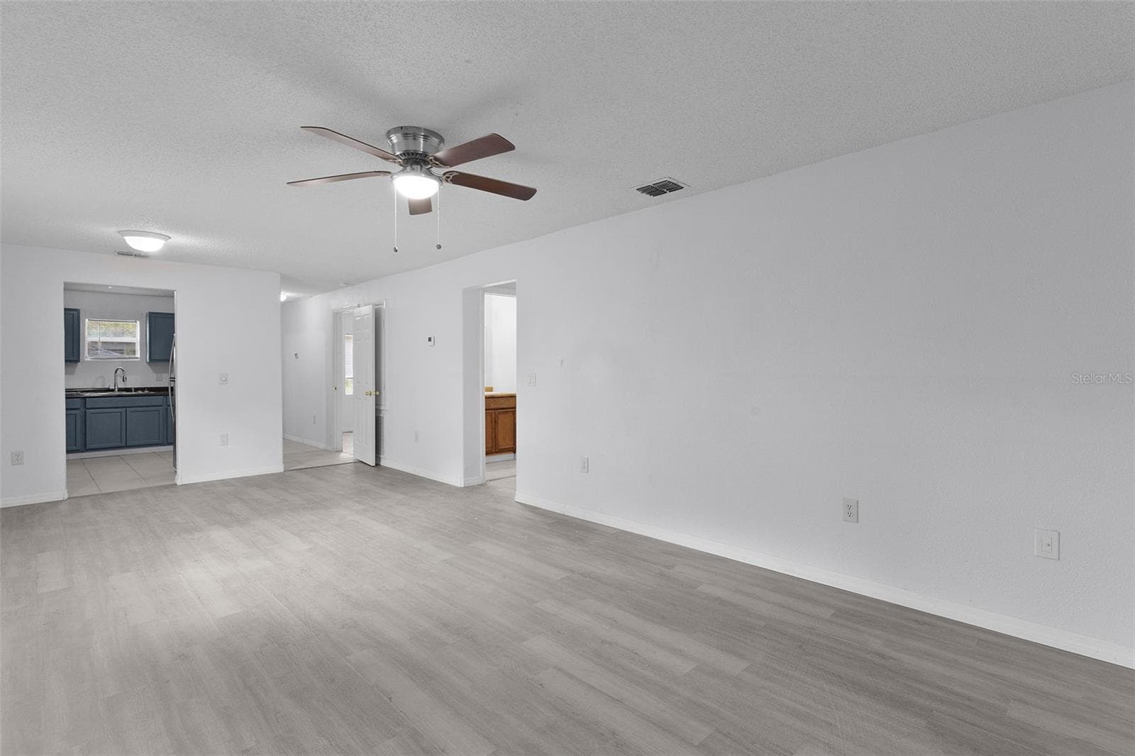Single Family Residence at 31128 LOCHMORE CIR, MOUNT PLYMOUTH, photo 27 of 45