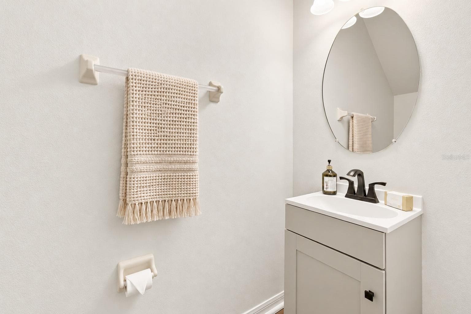 Hallway Bathroom (half) - 18928 HAMPSTEAD HEATH CT, LAND O LAKES