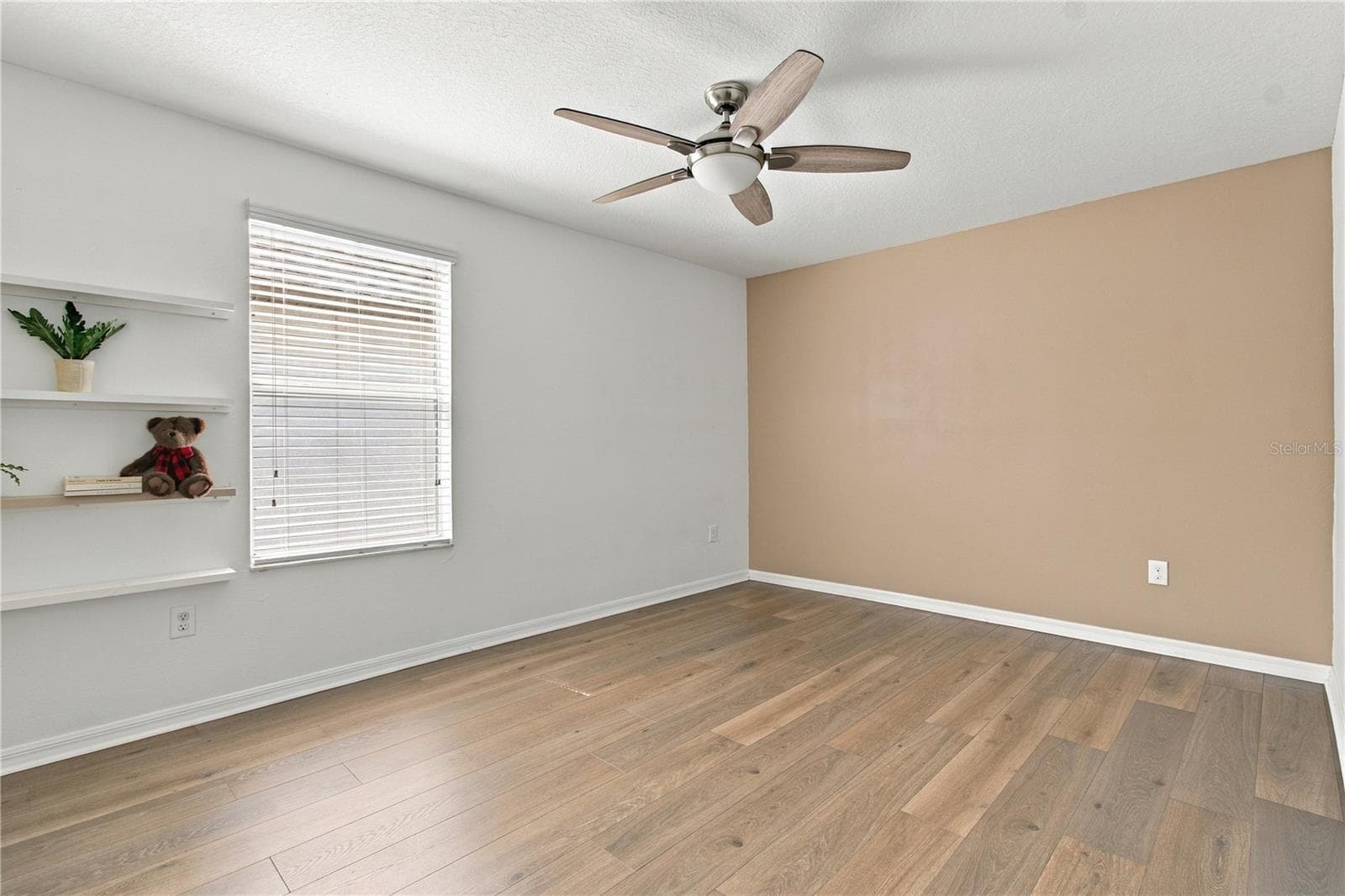 Guest bedroom 02 - upstairs with walk inn closet. - 18928 HAMPSTEAD HEATH CT, LAND O LAKES