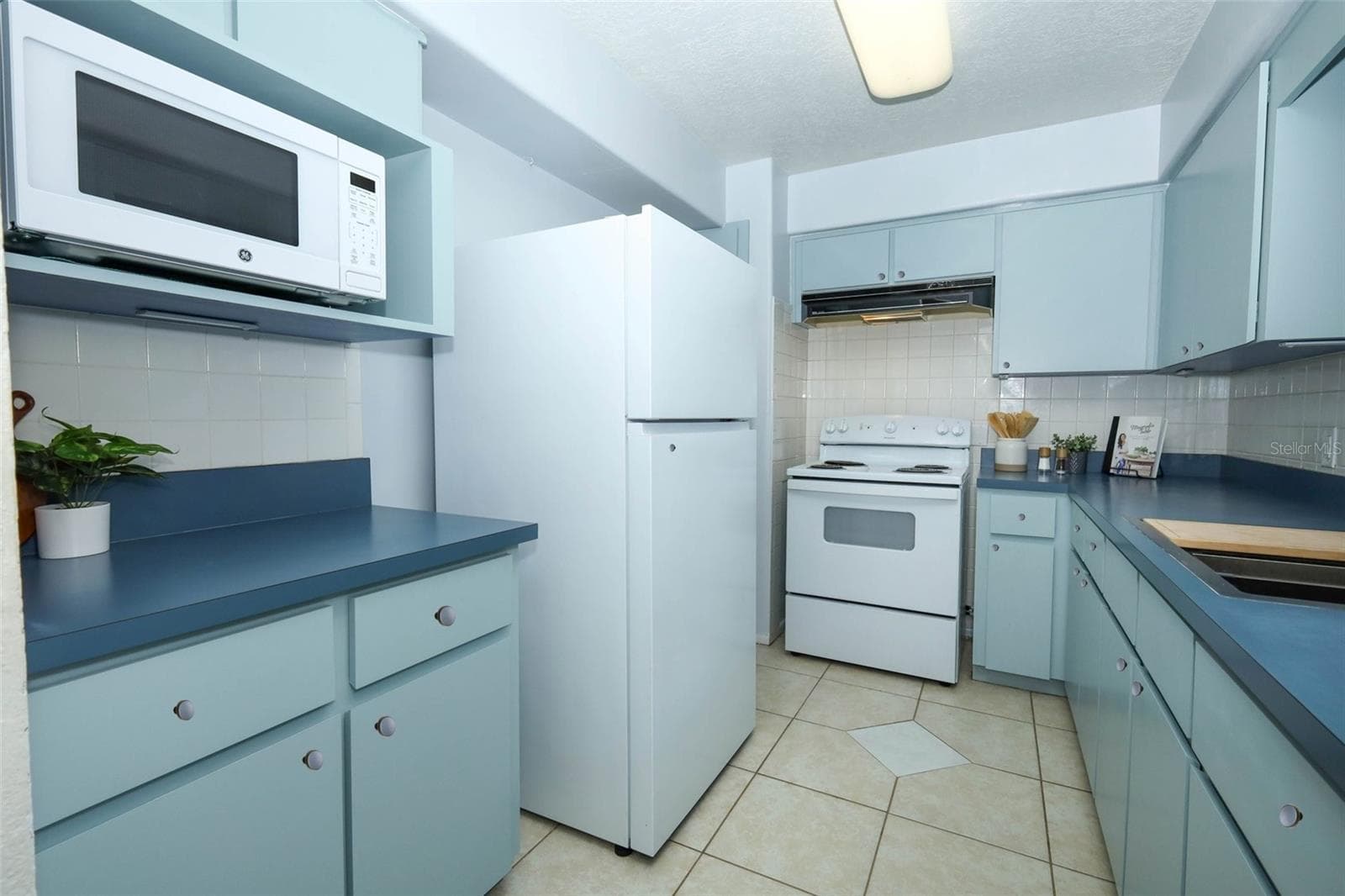 Kitchen with brand new black round knobs finished after photos - 506 S ELSASSER ST, DELAND