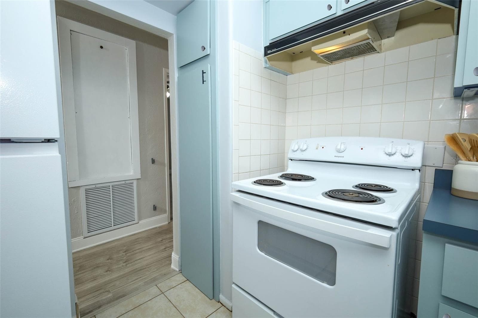 Kitchen Pantry & AC Closet - 506 S ELSASSER ST, DELAND