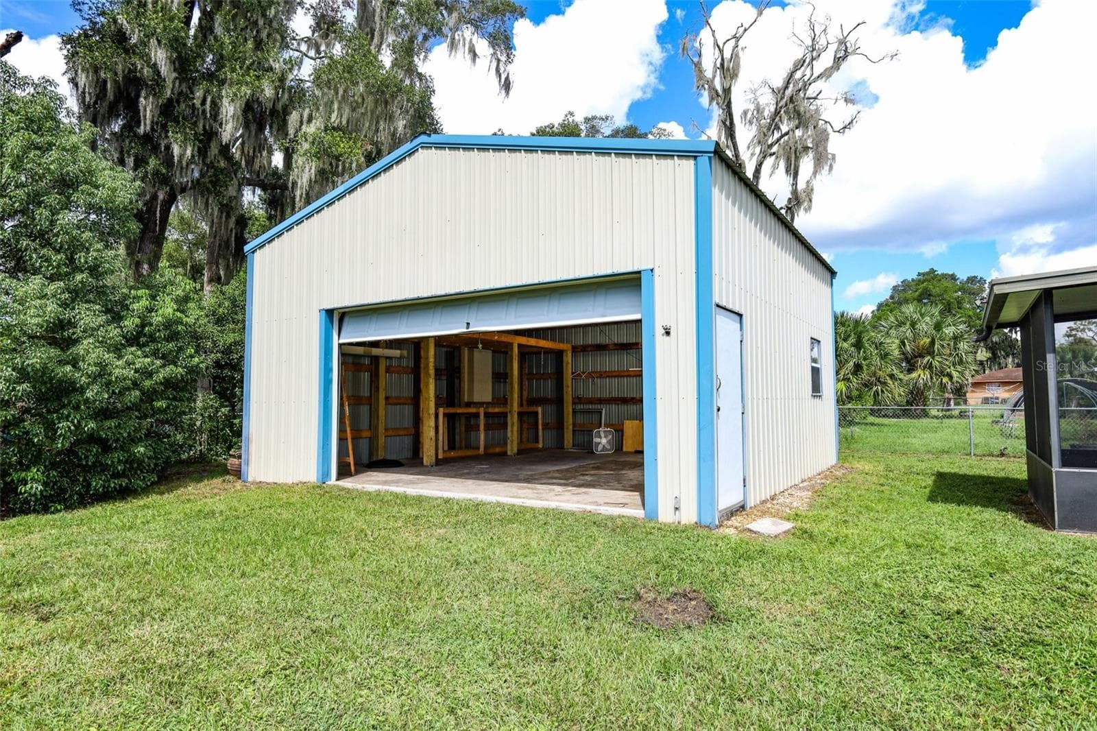 2 car garage/workshop with working door - 506 S ELSASSER ST, DELAND