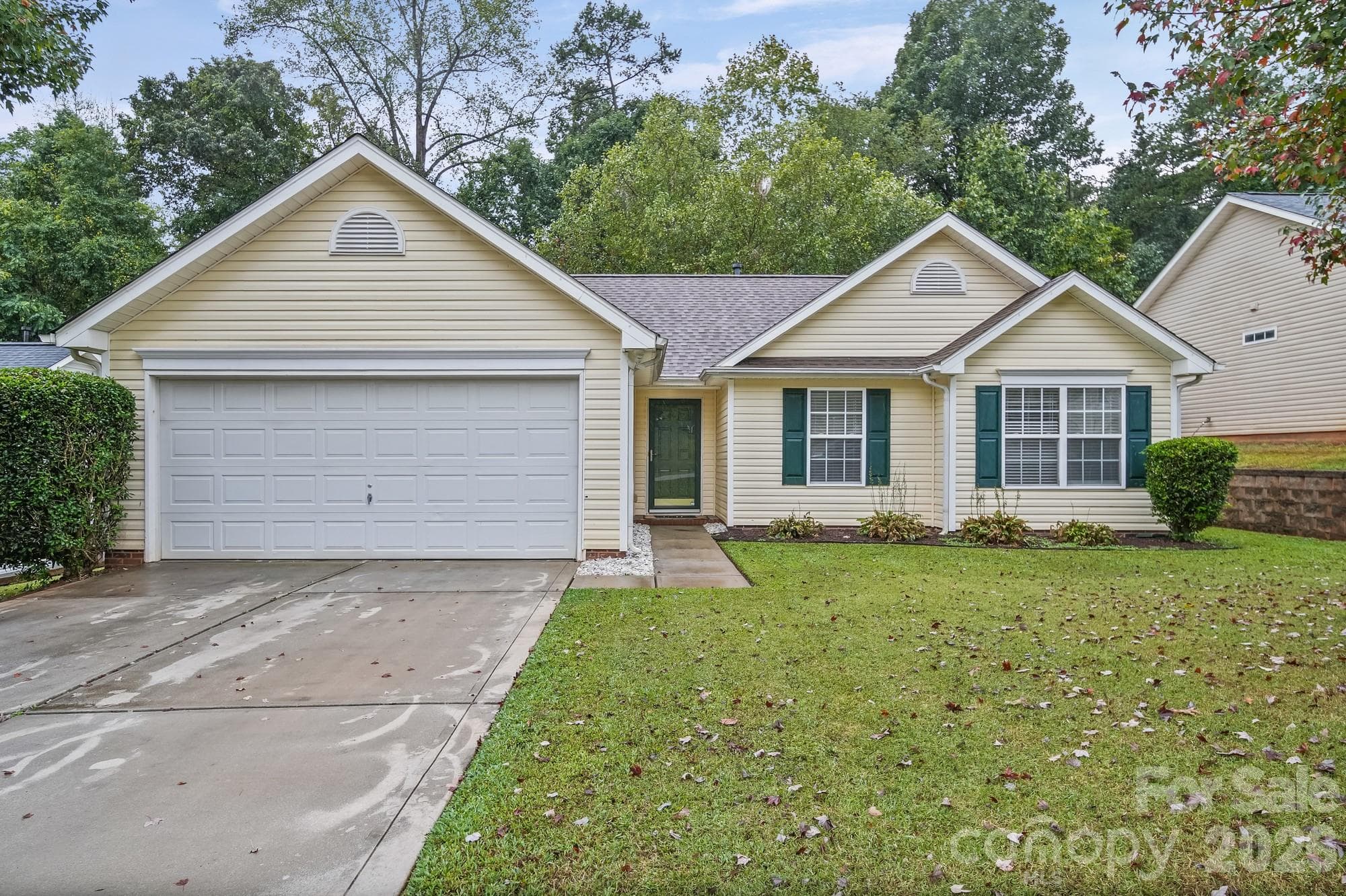 Single Family Residence at 1405 Spring View Court, Rock Hill, photo 2 of 28
