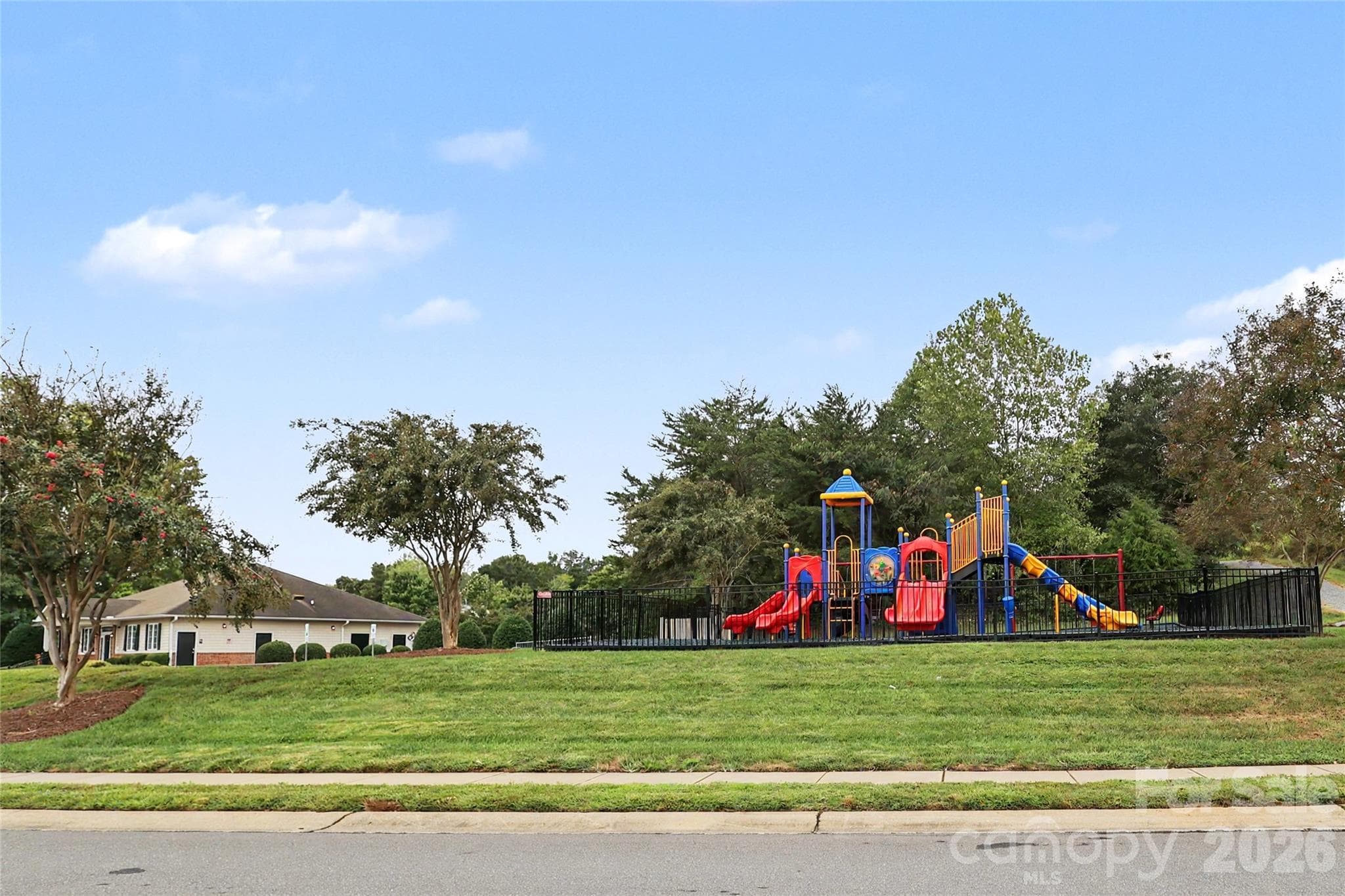 Single Family Residence at 3833 Catawba Creek Drive, Gastonia, photo 39 of 40