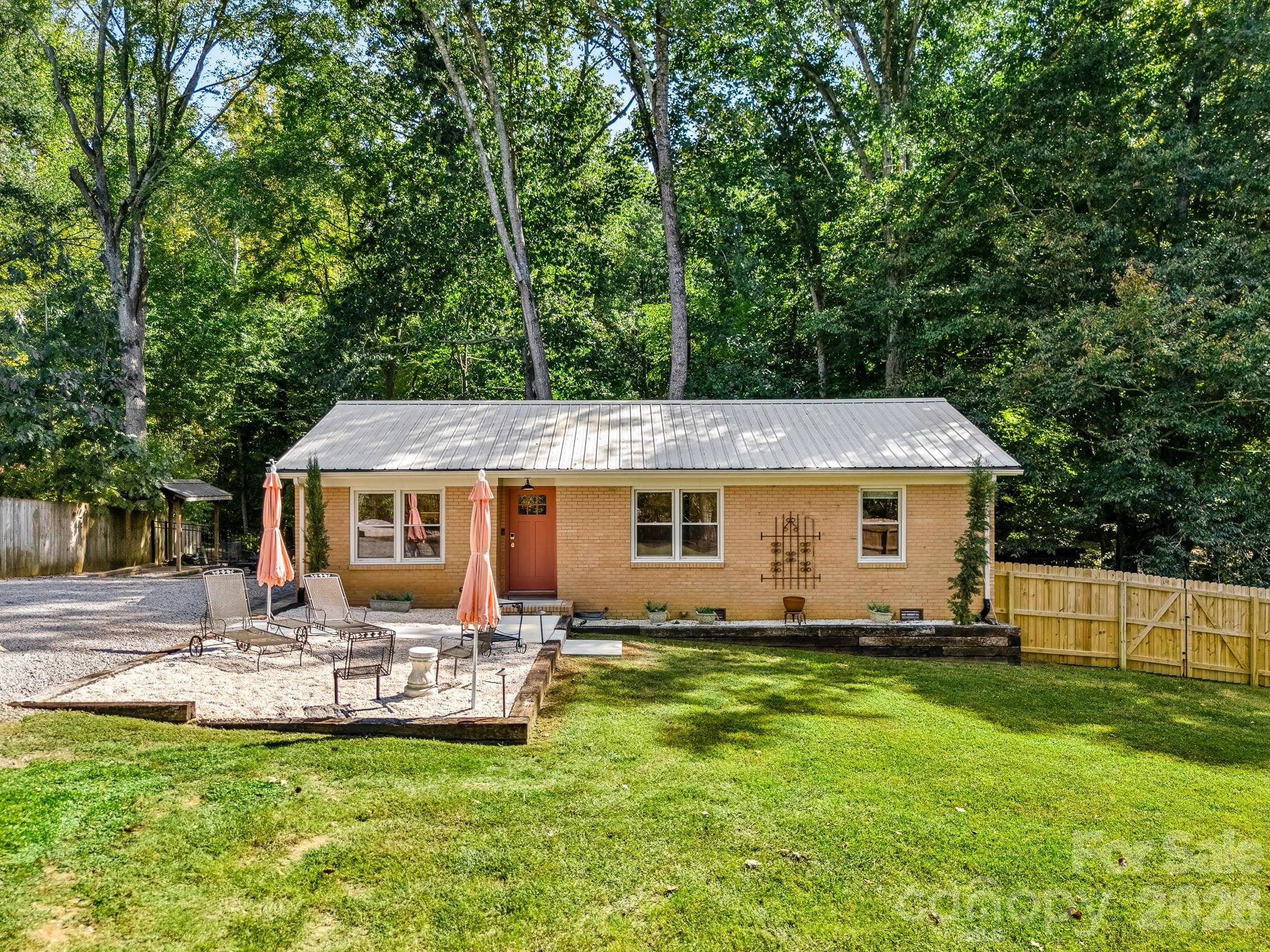 8711 Ellis Road