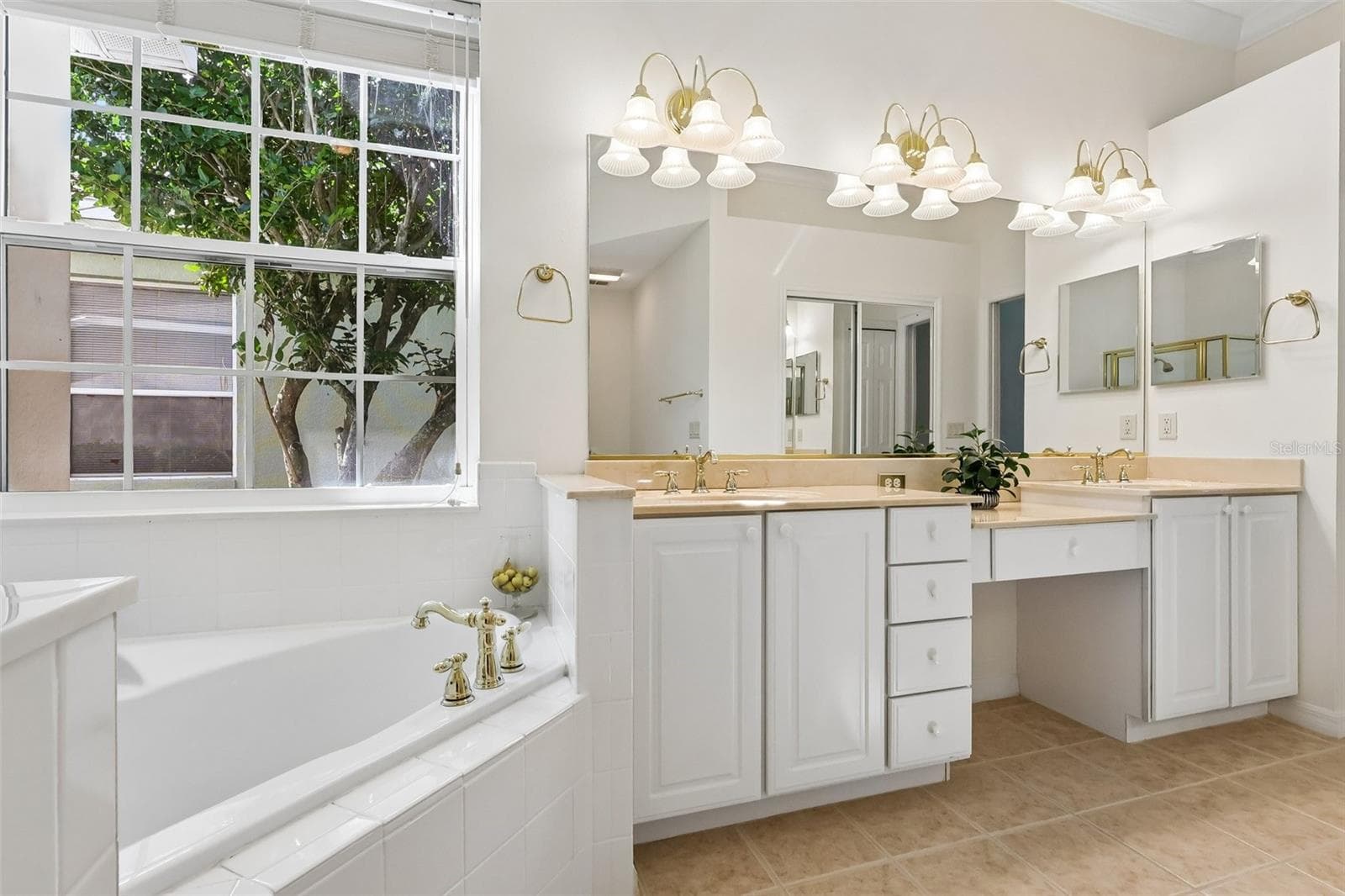 Owners Ensuite - 24445 MADEWOOD AVE, LEESBURG