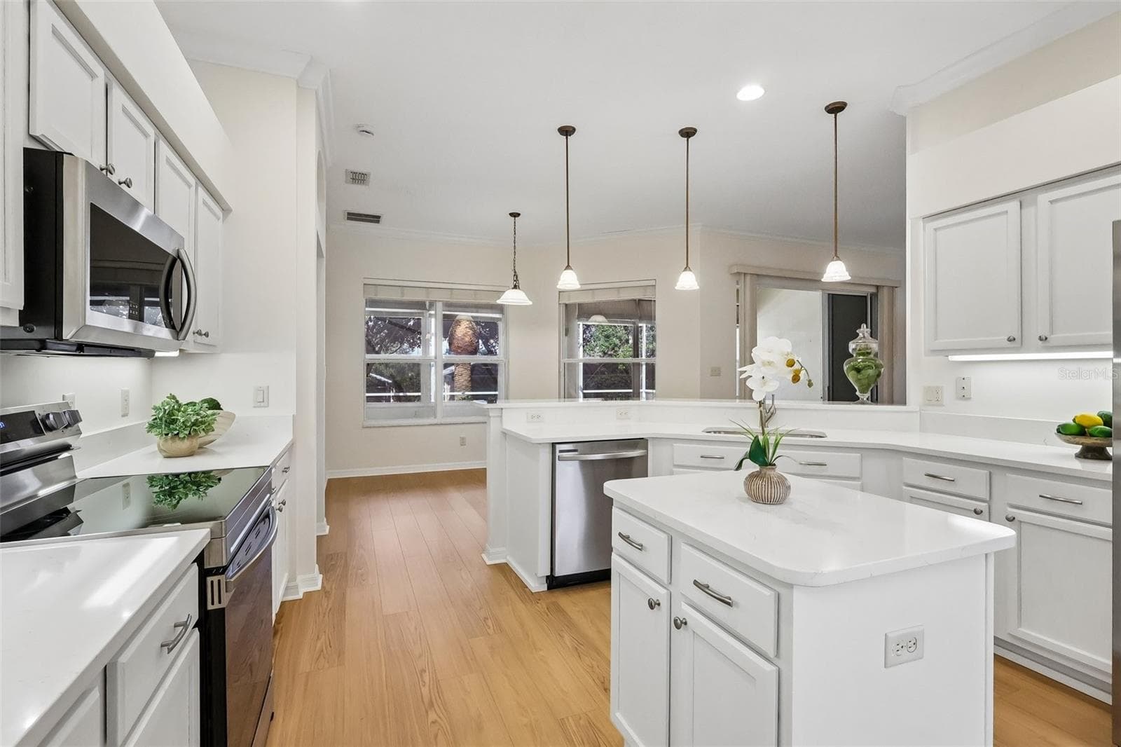 Large Pantry - 24445 MADEWOOD AVE, LEESBURG