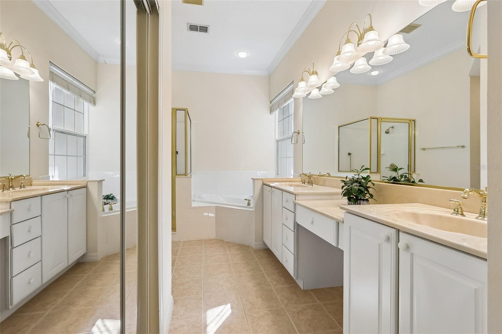 Primary Private Bath with Dual Sinks - 24445 MADEWOOD AVE, LEESBURG