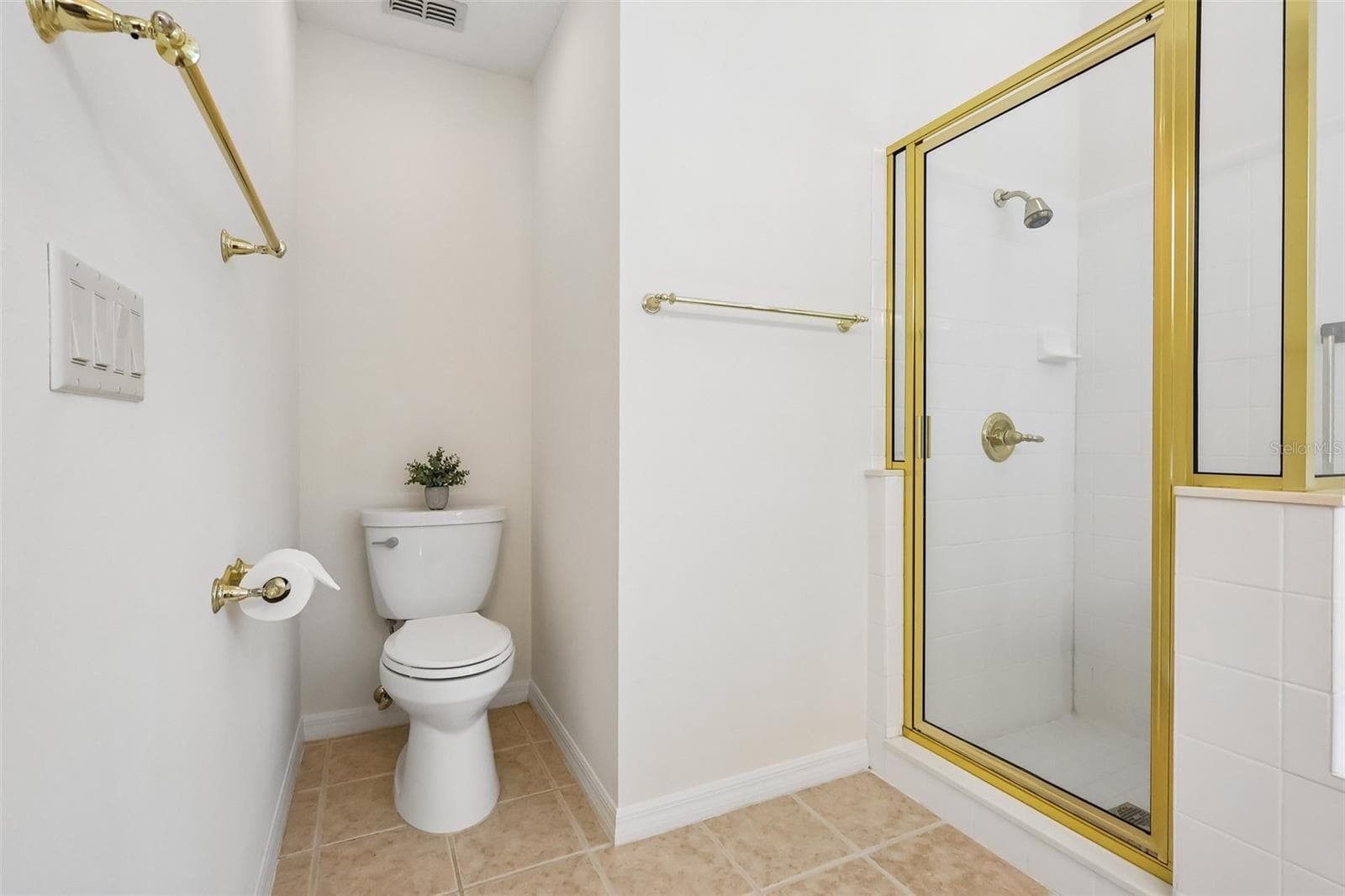 Step-In Shower - 24445 MADEWOOD AVE, LEESBURG
