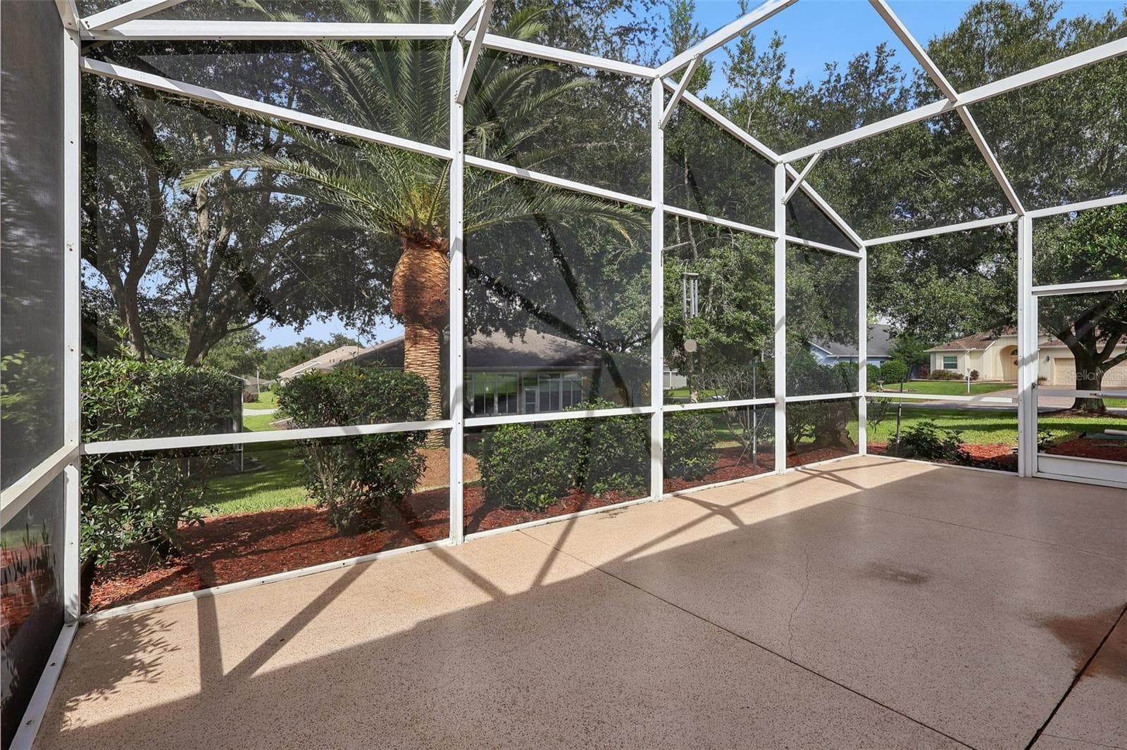 Screened Patio - Great for outdoor living without the bugs - 24445 MADEWOOD AVE, LEESBURG