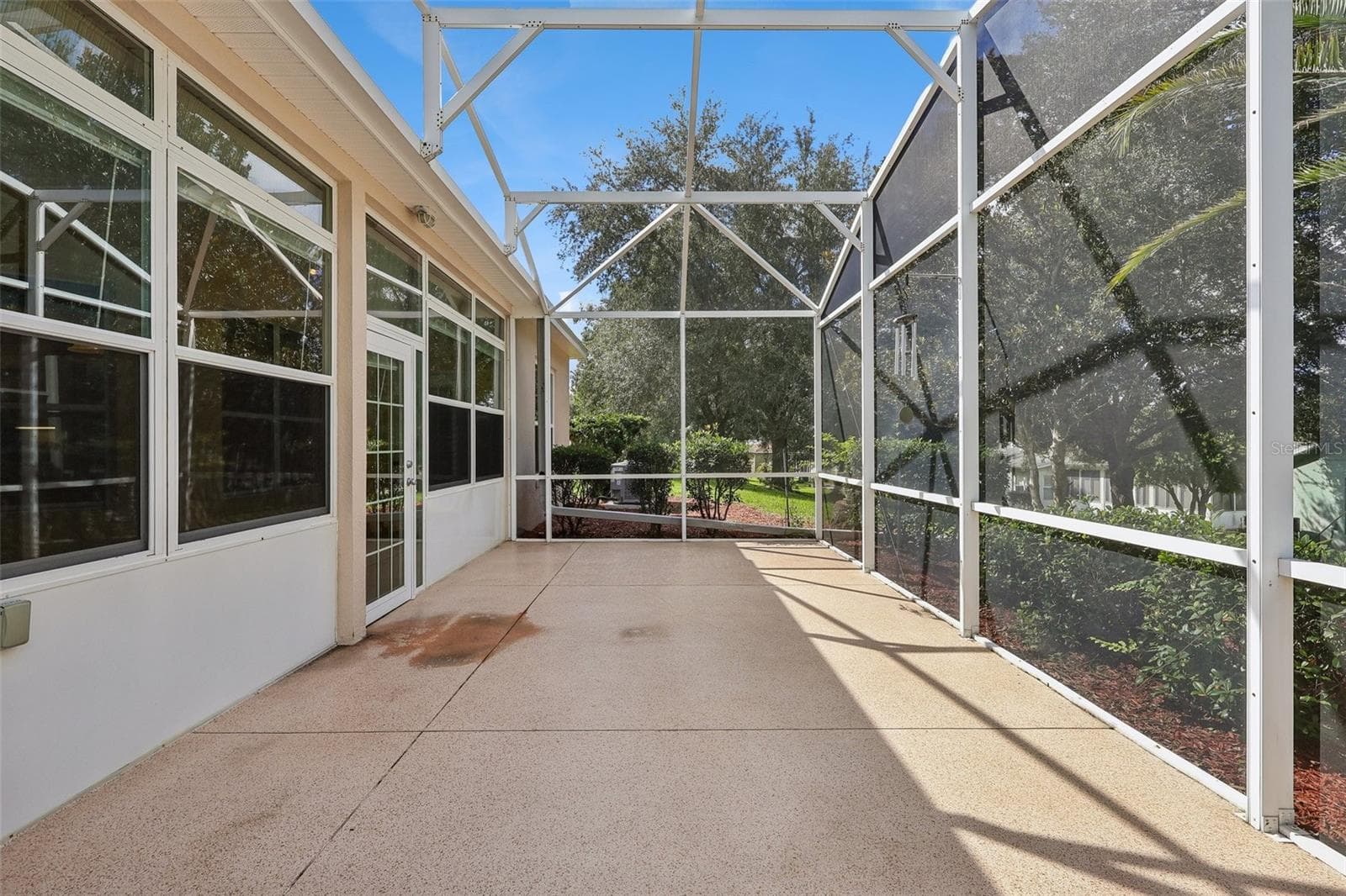 Screened in Patio - 24445 MADEWOOD AVE, LEESBURG