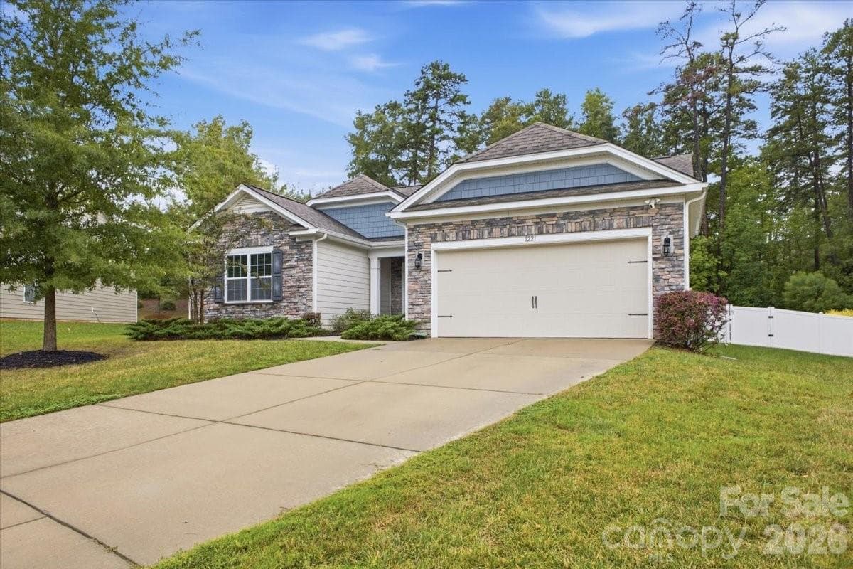 Single Family Residence at 1221 Acosta Court, Lake Wylie, photo 4 of 41