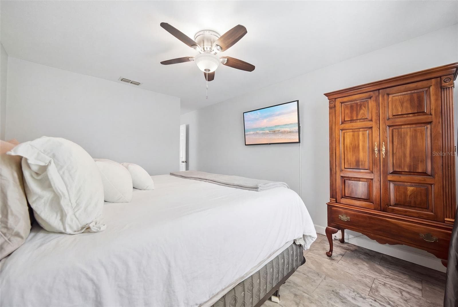 Single Family Residence at 6809 S SHERIDAN RD, TAMPA, photo 18 of 39