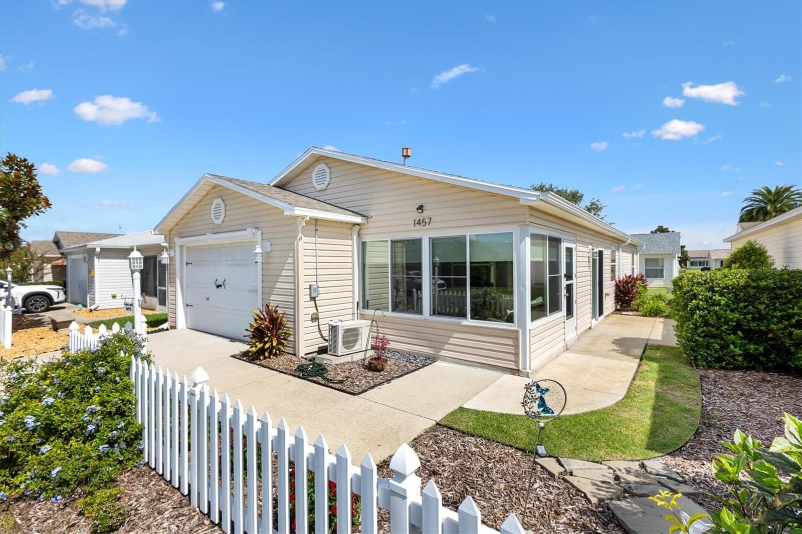 Front and Side Patios - 1457 SOTHELL ST, THE VILLAGES