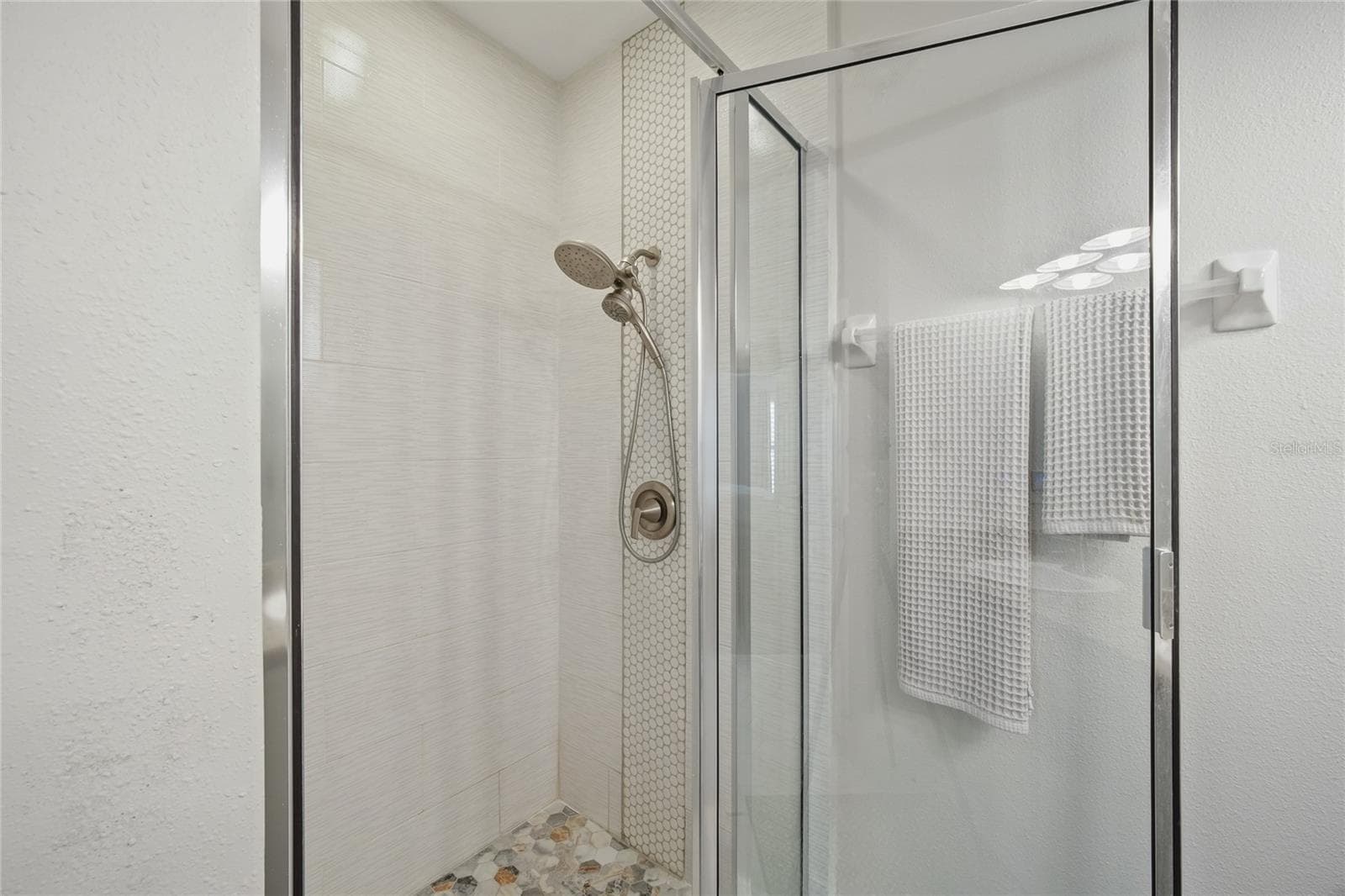 Spa-like Primary Bath - Updated Shower and Tile Flooring - 4625 LEGACY PARK DR, TAMPA