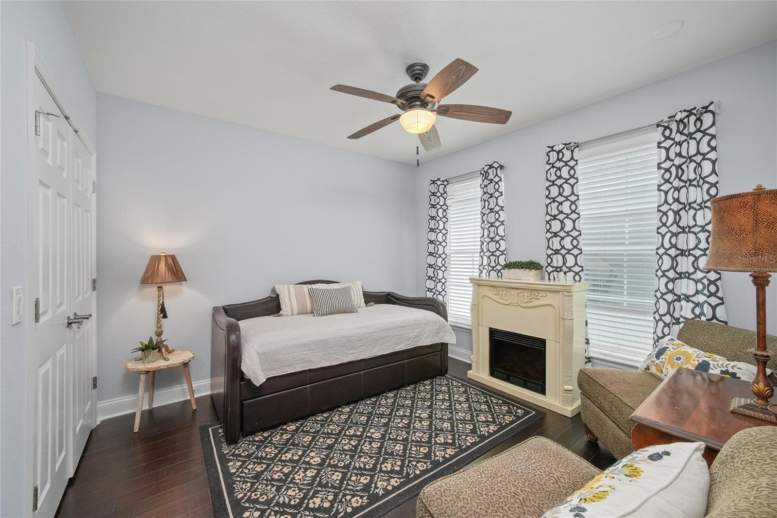 Inviting Guest Bedroom - 4625 LEGACY PARK DR, TAMPA