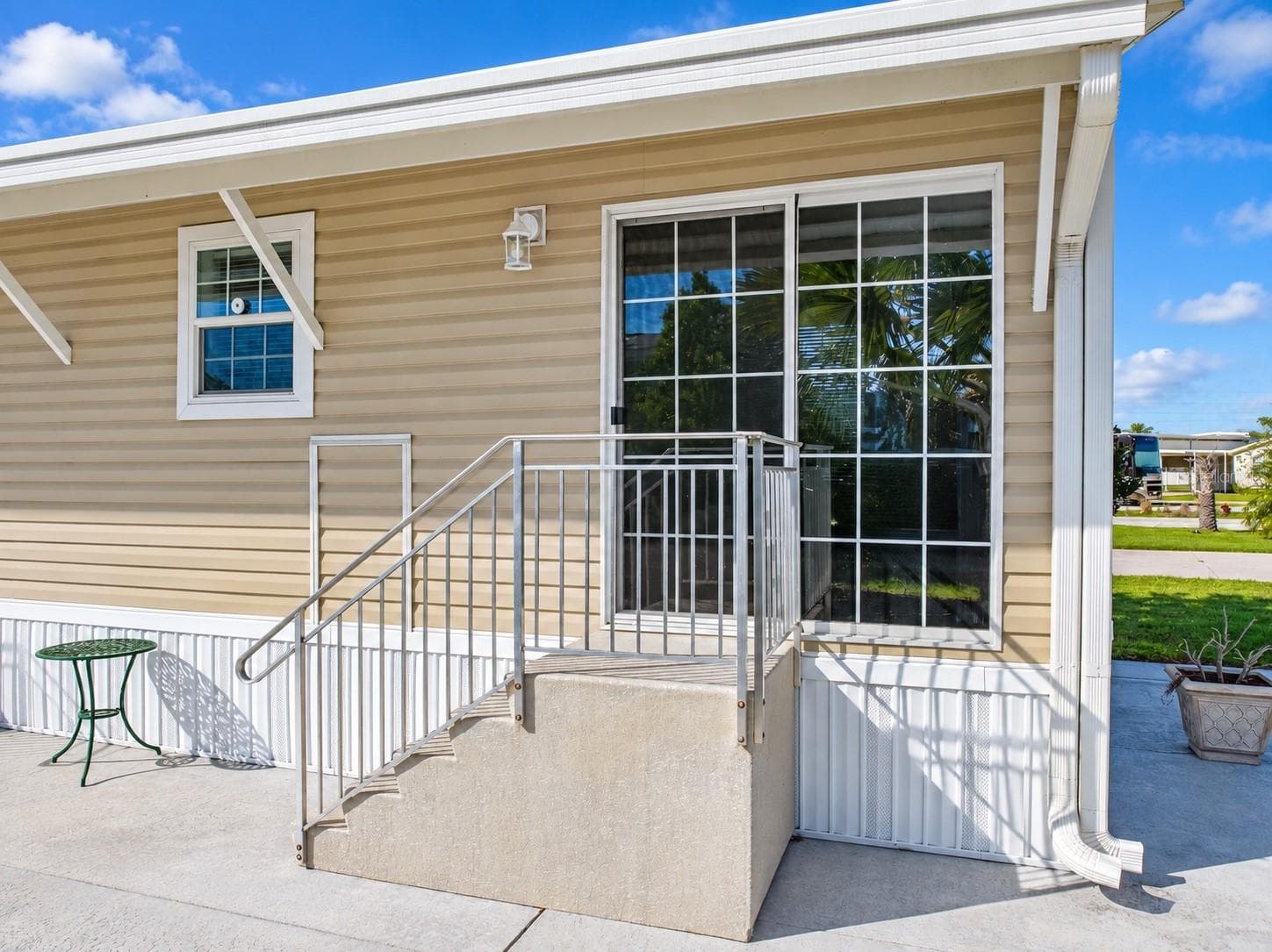 Manufactured Home at 5049 SHORE LINE DR, POLK CITY, photo 6 of 32
