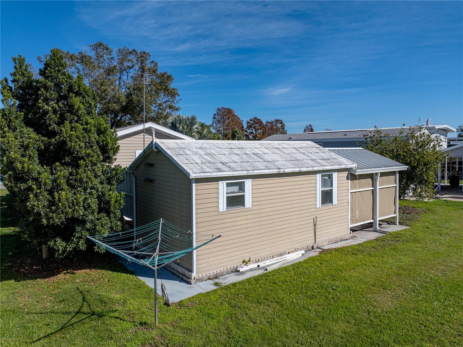 Manufactured Home at 5049 SHORE LINE DR, POLK CITY, photo 20 of 32