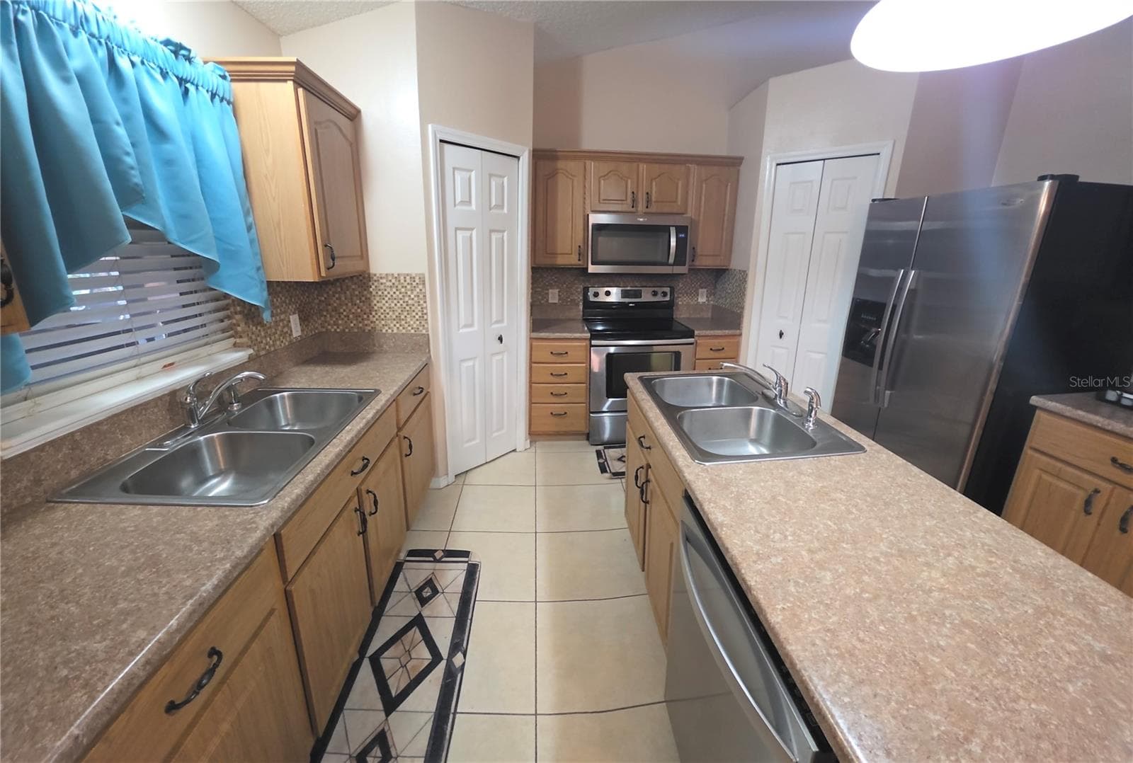 Large counter tops - 3154 SNOW DR, DELTONA