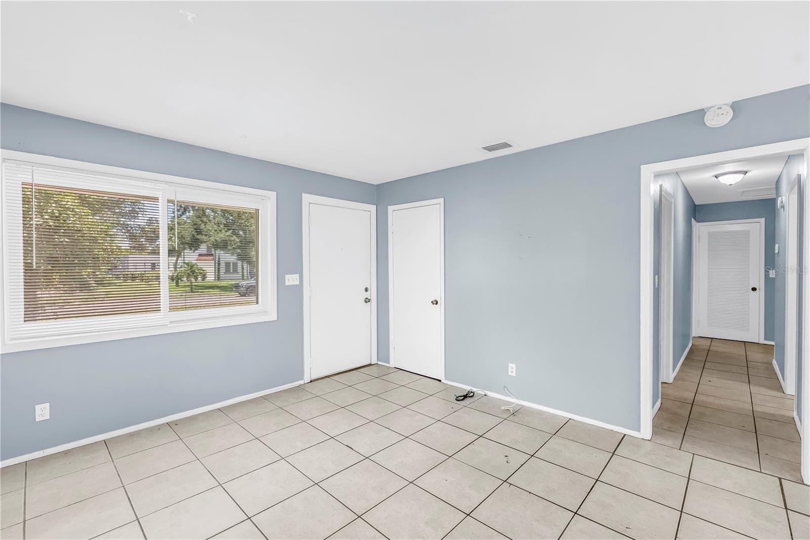 Single Family Residence at 930 ALCAZAR WAY S, ST PETERSBURG, photo 8 of 30