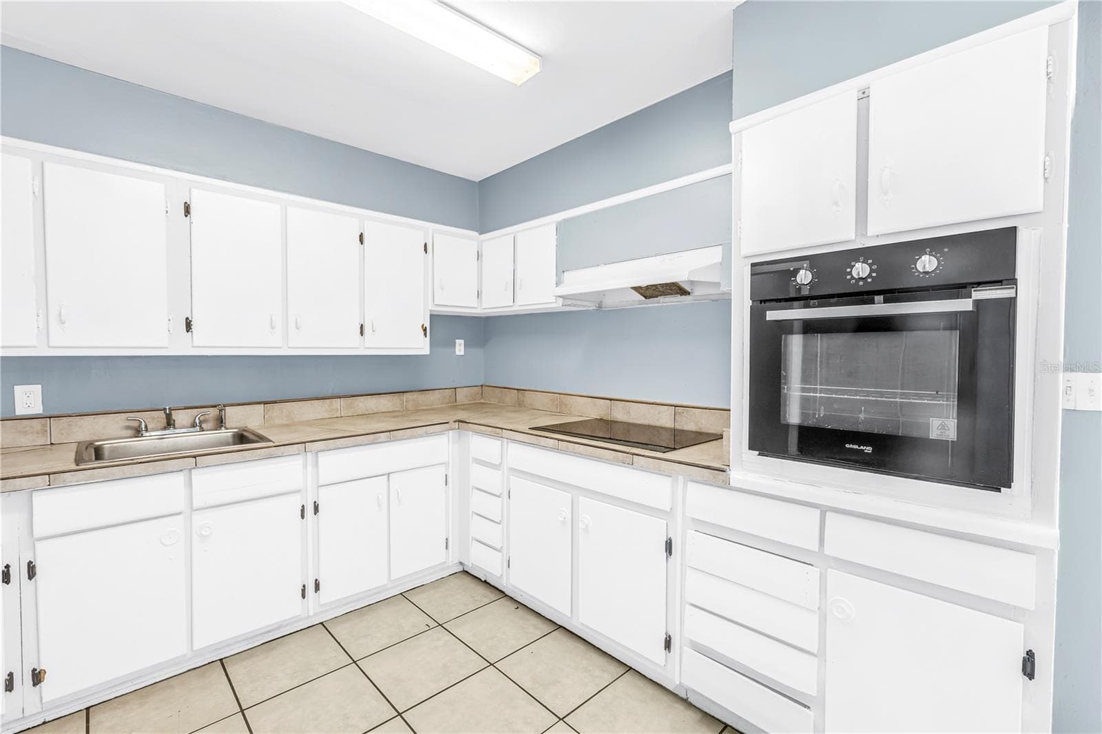 Single Family Residence at 930 ALCAZAR WAY S, ST PETERSBURG, photo 11 of 30