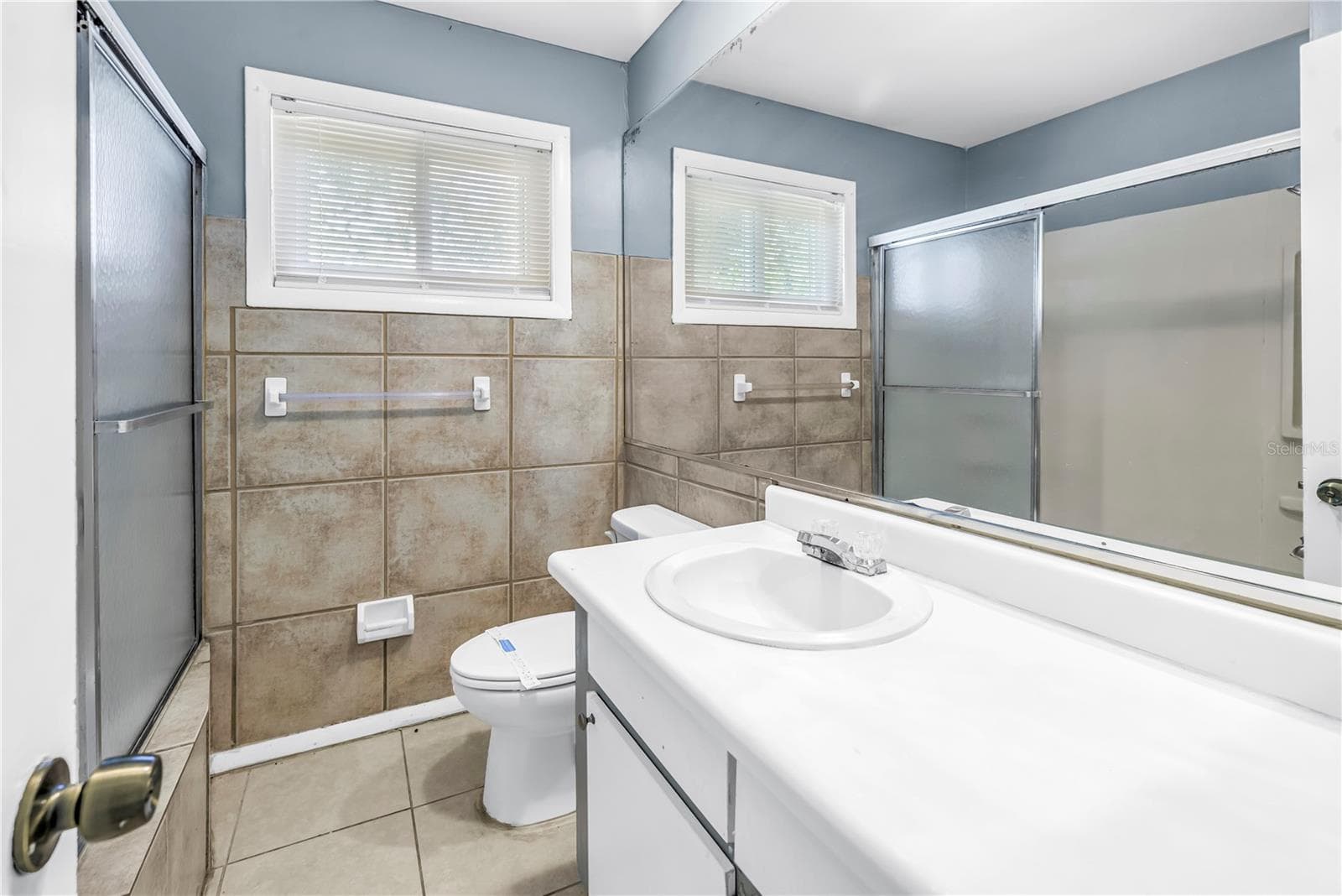 Hall Bathroom - 930 ALCAZAR WAY S, ST PETERSBURG