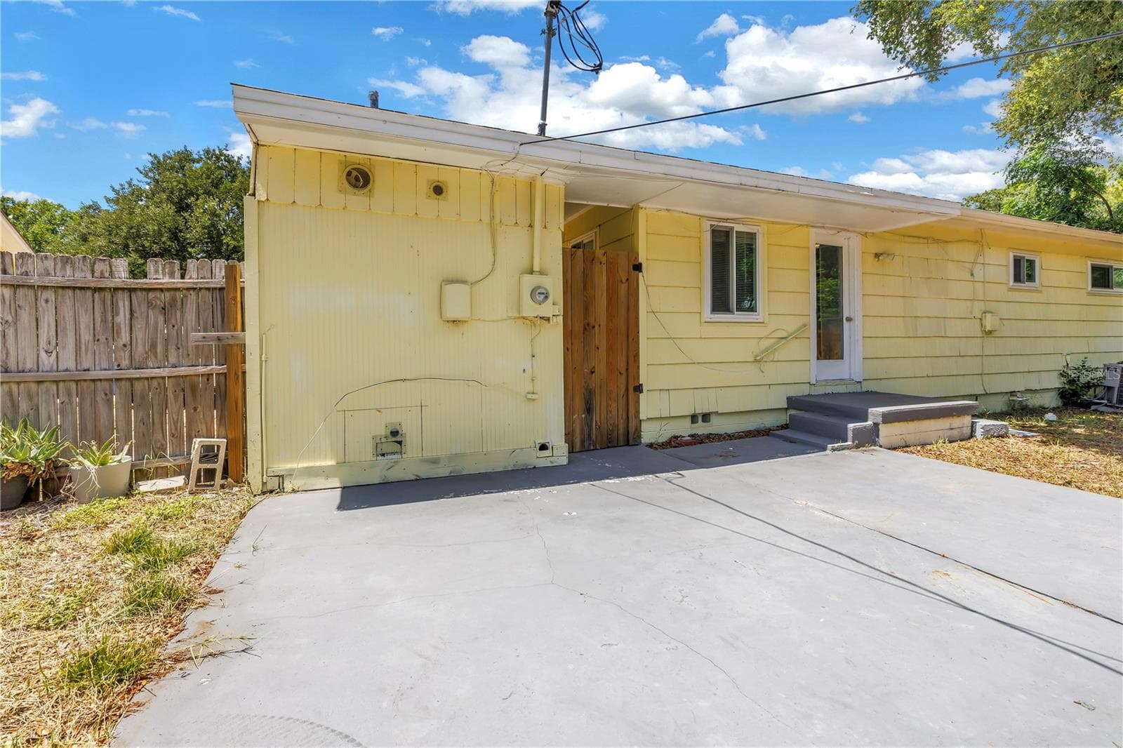 Single Family Residence at 930 ALCAZAR WAY S, ST PETERSBURG, photo 24 of 30