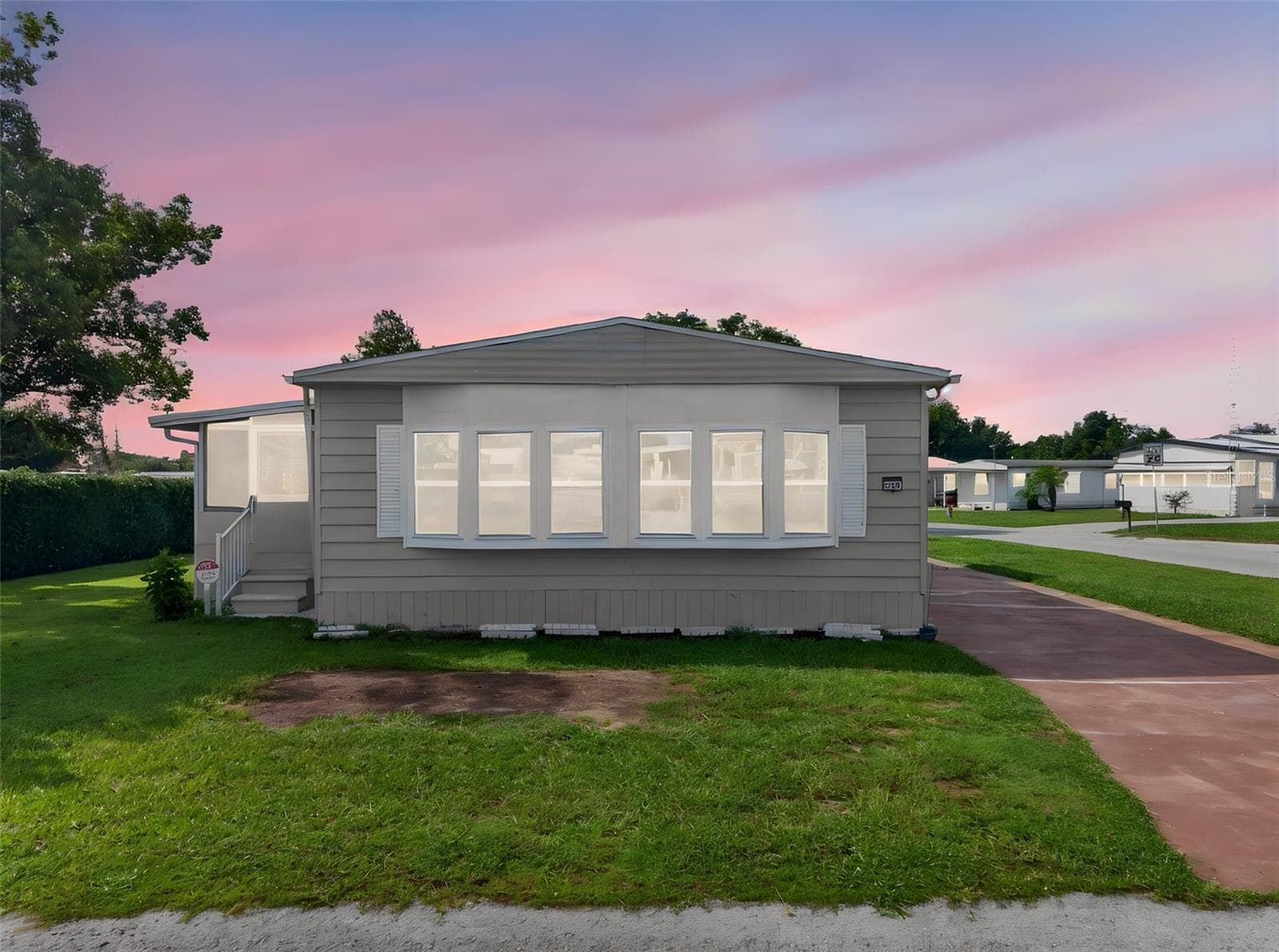 2129 LOIS BLVD
