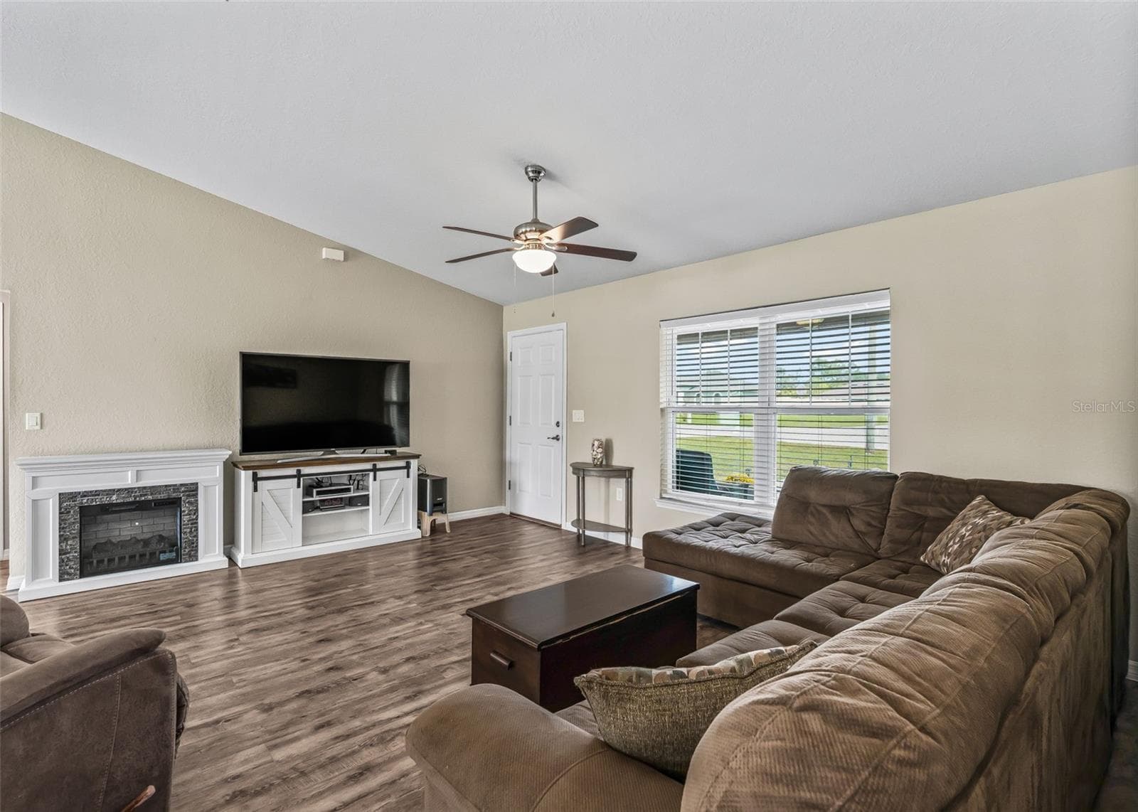 Single Family Residence at 9720 SE 157TH LN, SUMMERFIELD, photo 7 of 37
