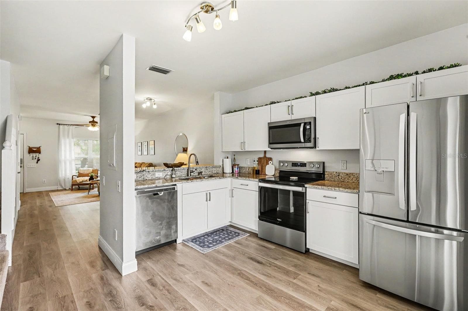 Townhouse at 6137 BAYSIDE KEY DR, TAMPA, photo 11 of 34