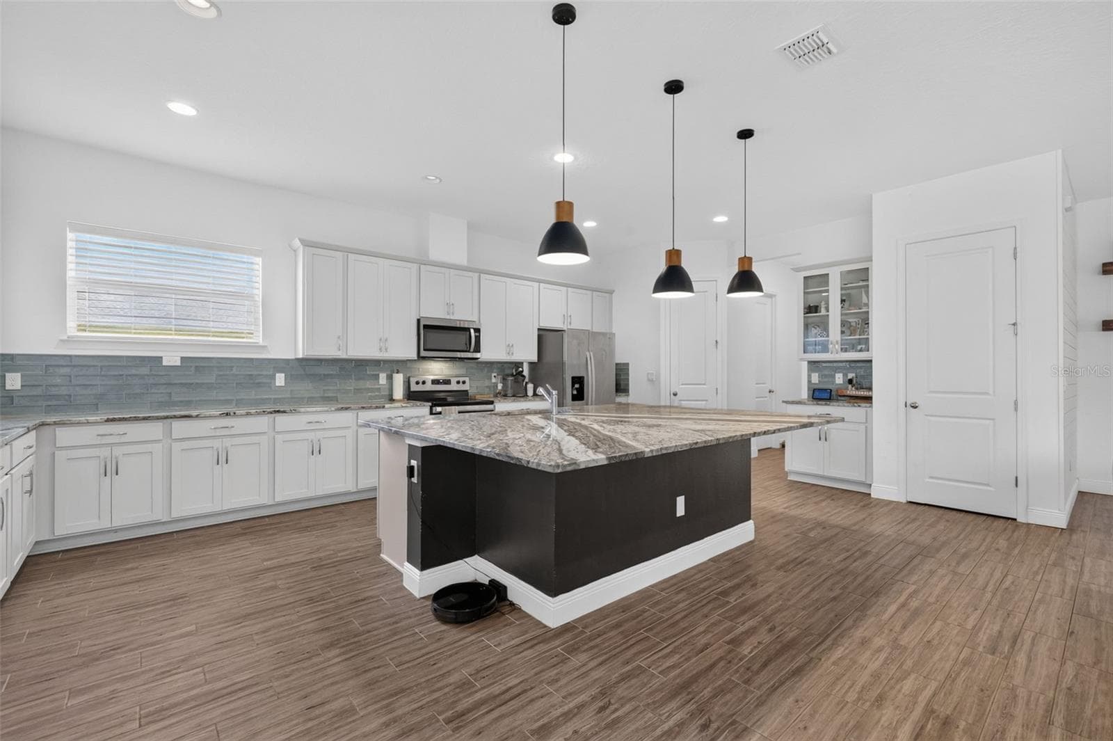 Single Family Residence at 30308 ISLAND CLUB DR, TAVARES, photo 16 of 44
