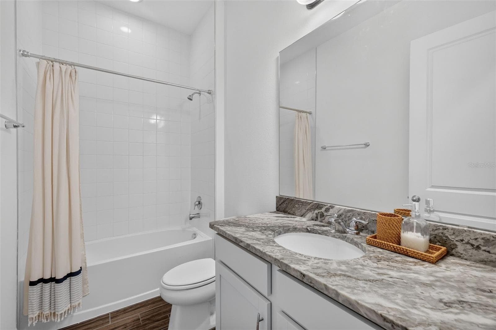 Single Family Residence at 30308 ISLAND CLUB DR, TAVARES, photo 33 of 44
