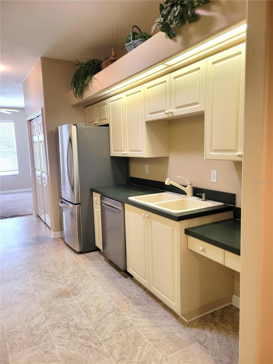 Kitchen - 4343 LAKESHORE DR, PALM HARBOR