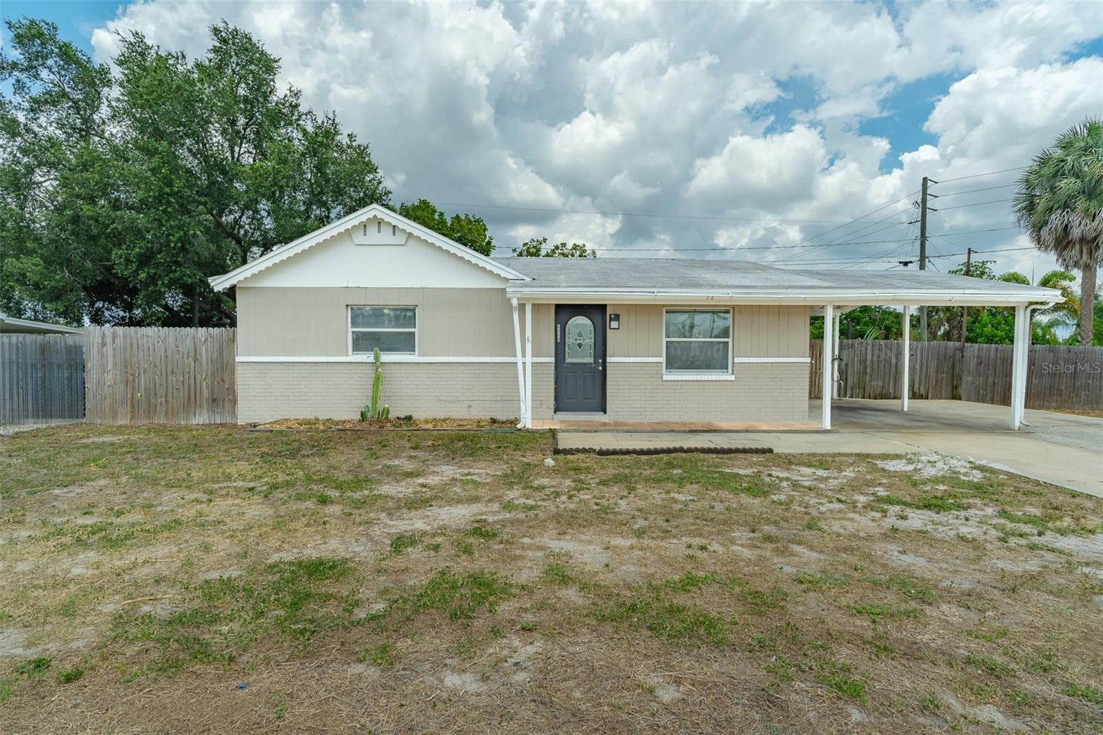 Single Family Residence at 6001 CRESTRIDGE RD, TAMPA, photo 2 of 32