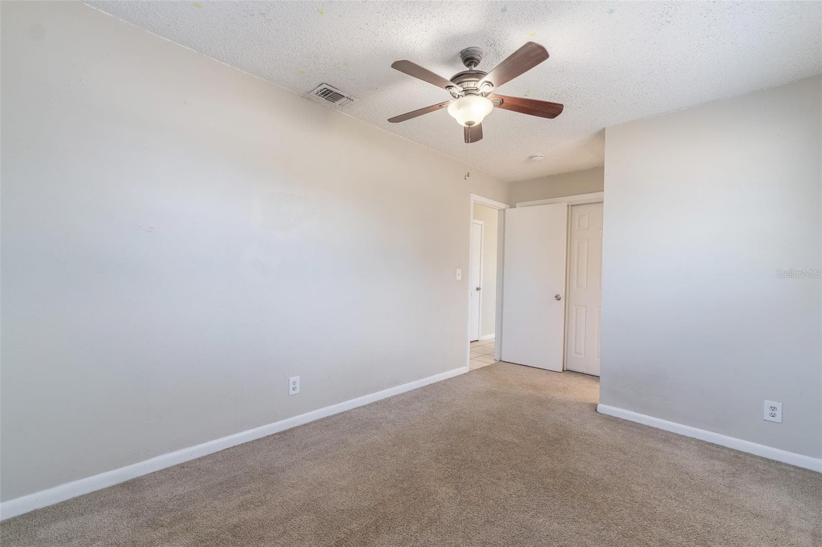 Single Family Residence at 6001 CRESTRIDGE RD, TAMPA, photo 14 of 32