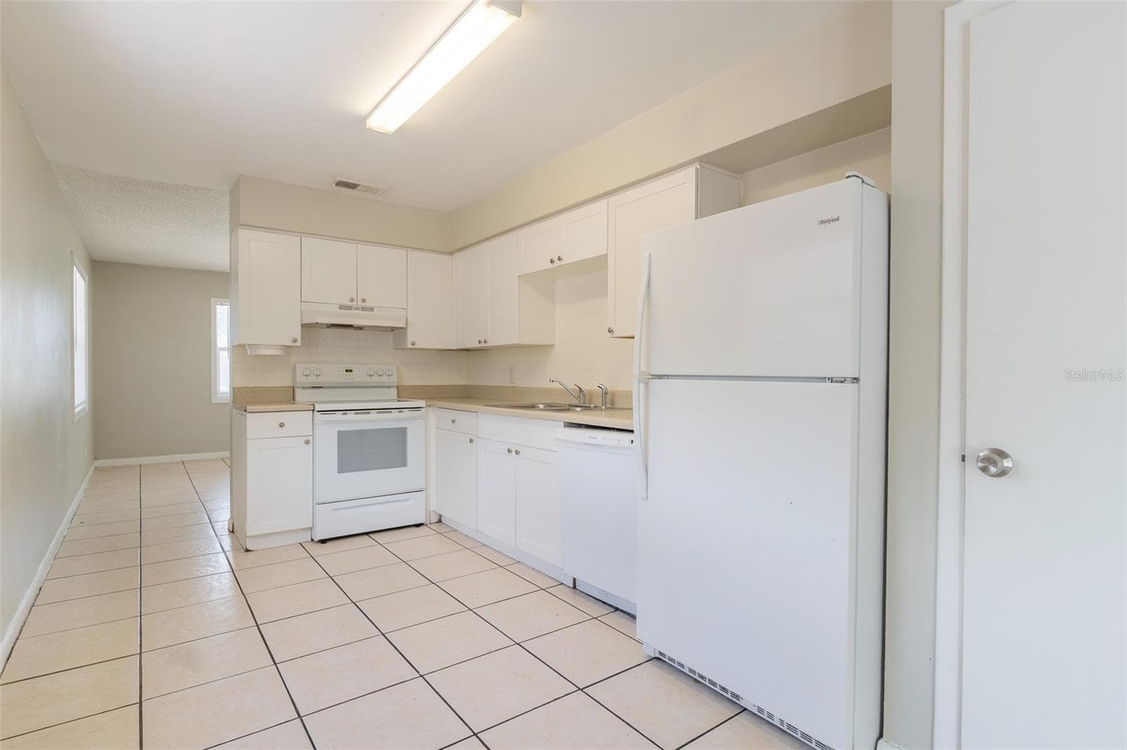 Single Family Residence at 6001 CRESTRIDGE RD, TAMPA, photo 25 of 32
