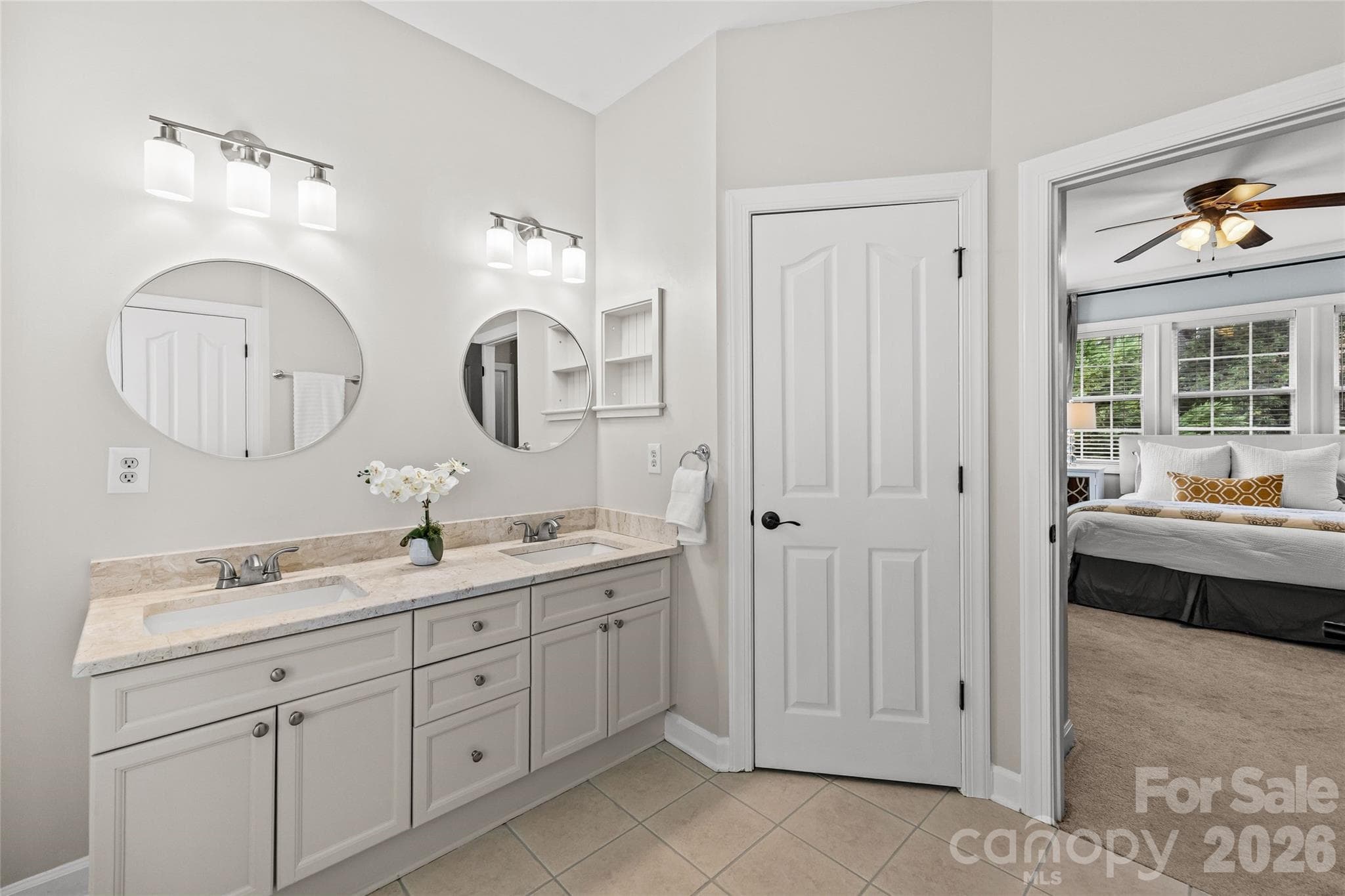 Double sinks in primary bathroom - 11424 Innes Court, Charlotte