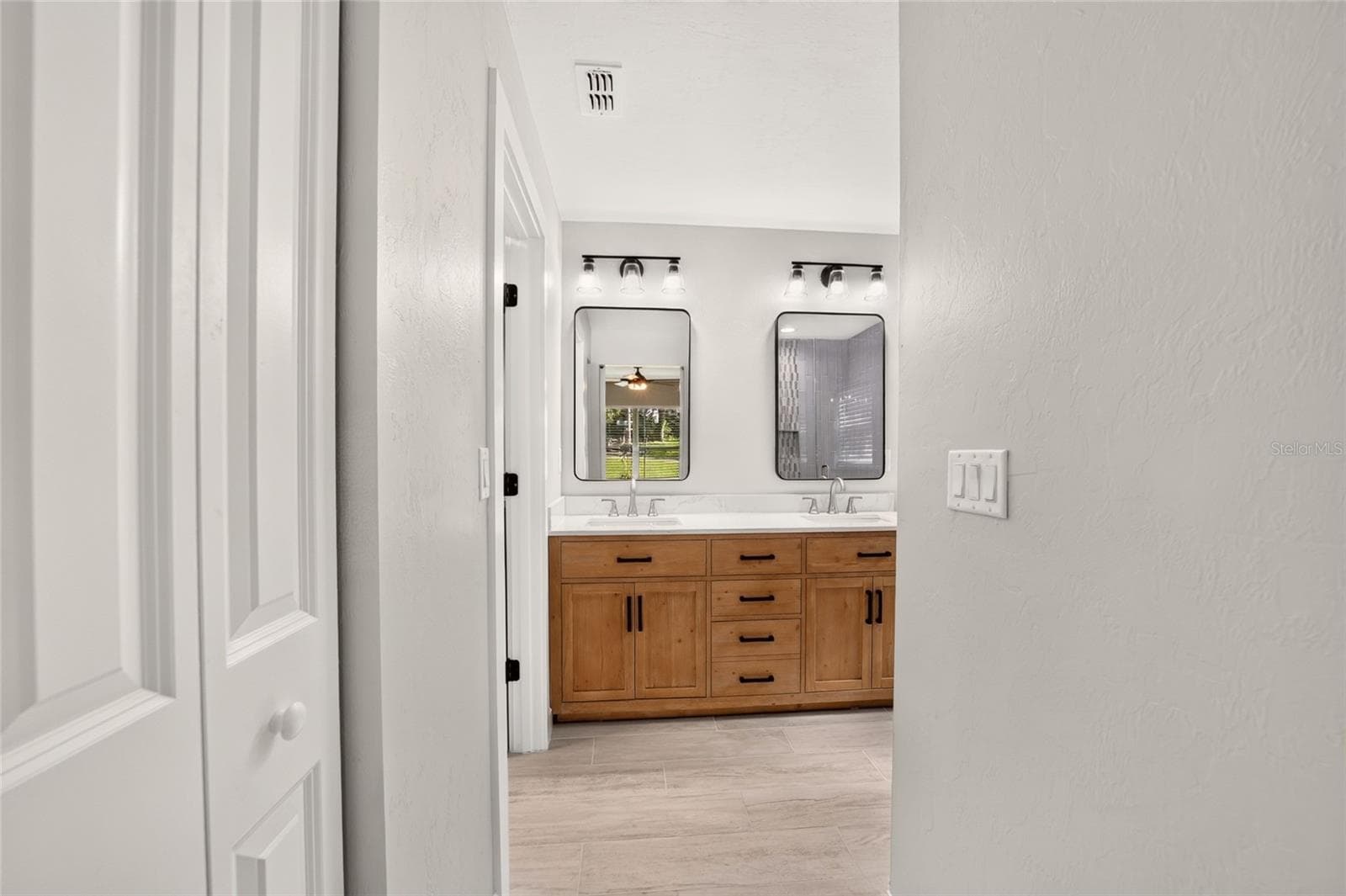 Single Family Residence at 524 NW 1ST AVE, WILLISTON, photo 16 of 43