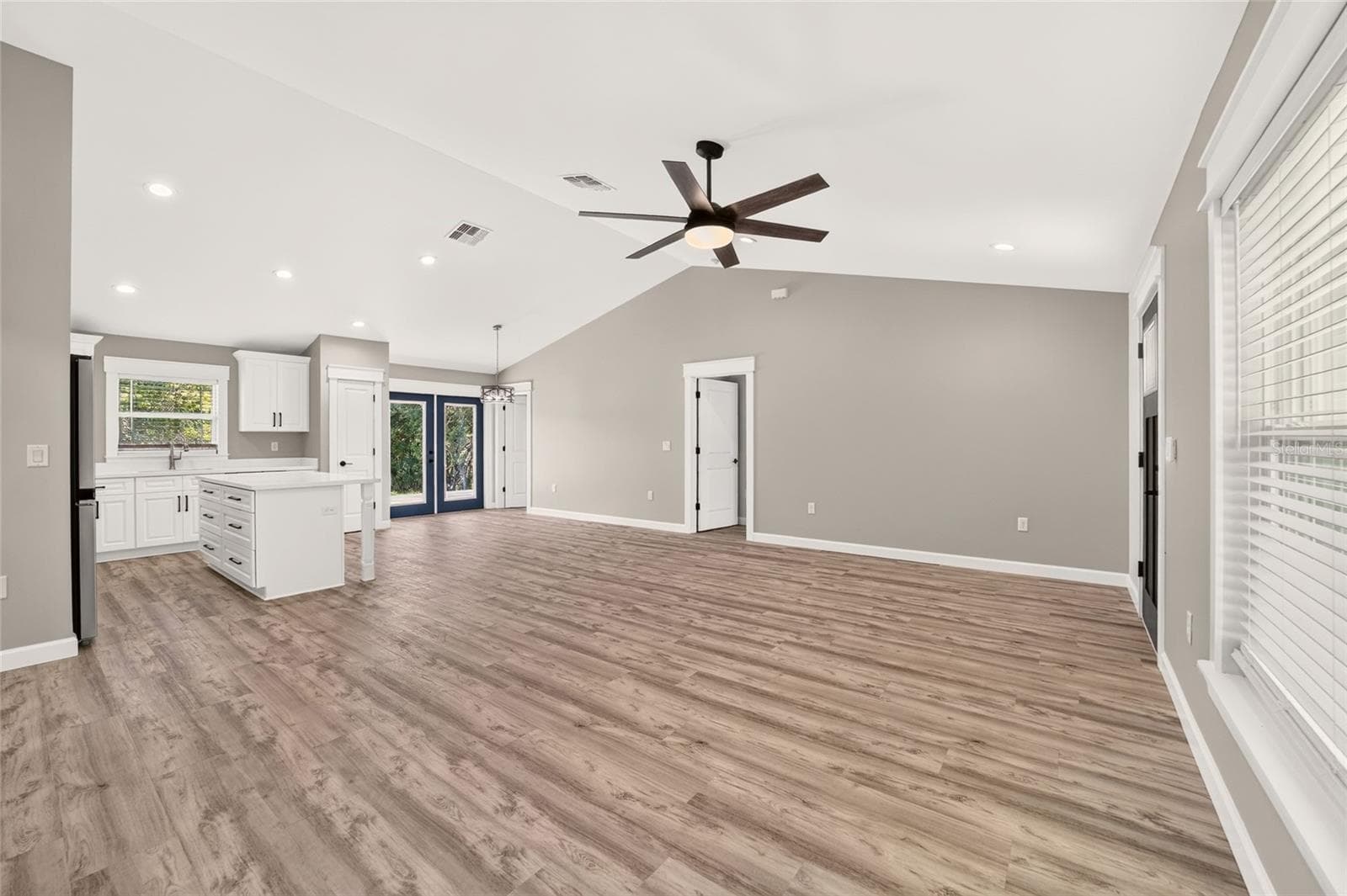 Single Family Residence at 524 NW 1ST AVE, WILLISTON, photo 22 of 43