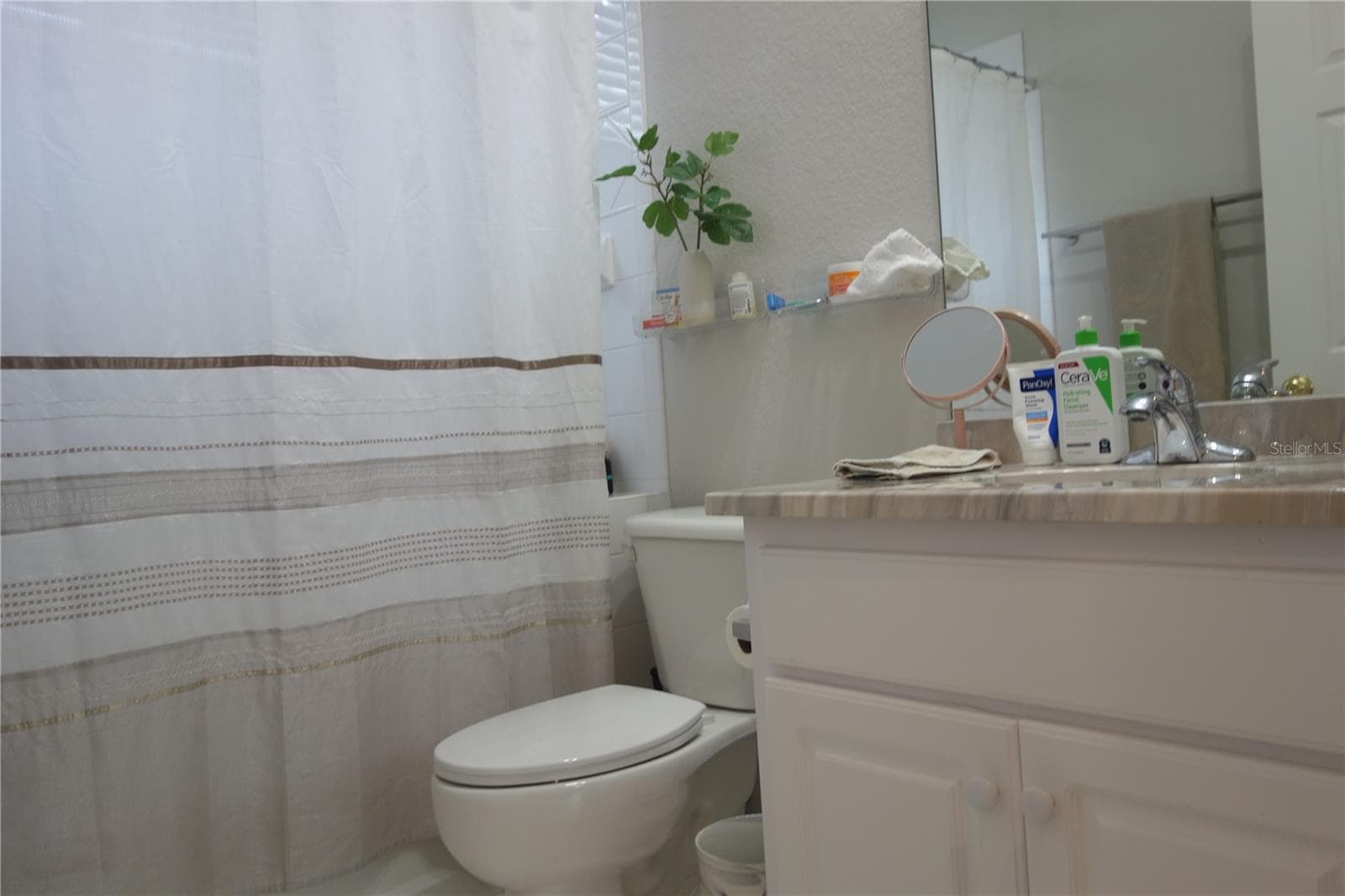 Hall Bathroom - 510 GRASSLANDS VILLAGE CIR #510, LAKELAND