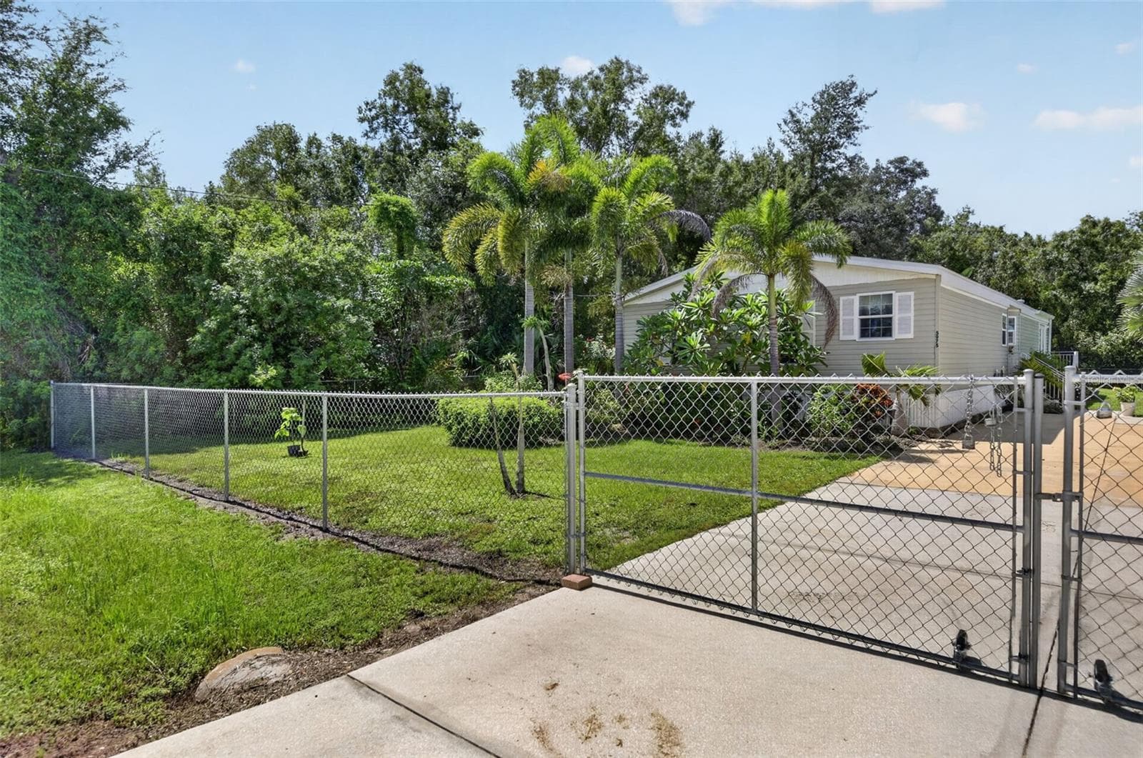 Manufactured Home at 5975 SABALWOOD DR, PUNTA GORDA, photo 26 of 61