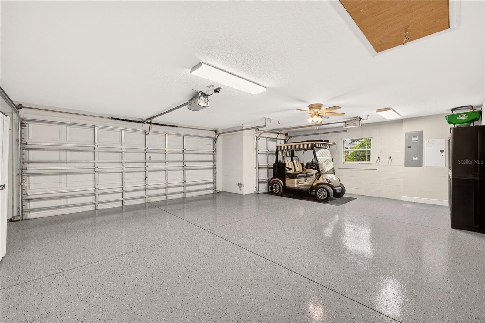 Large 2 car plus golf cart garage - 2084 NORDIC LN, THE VILLAGES