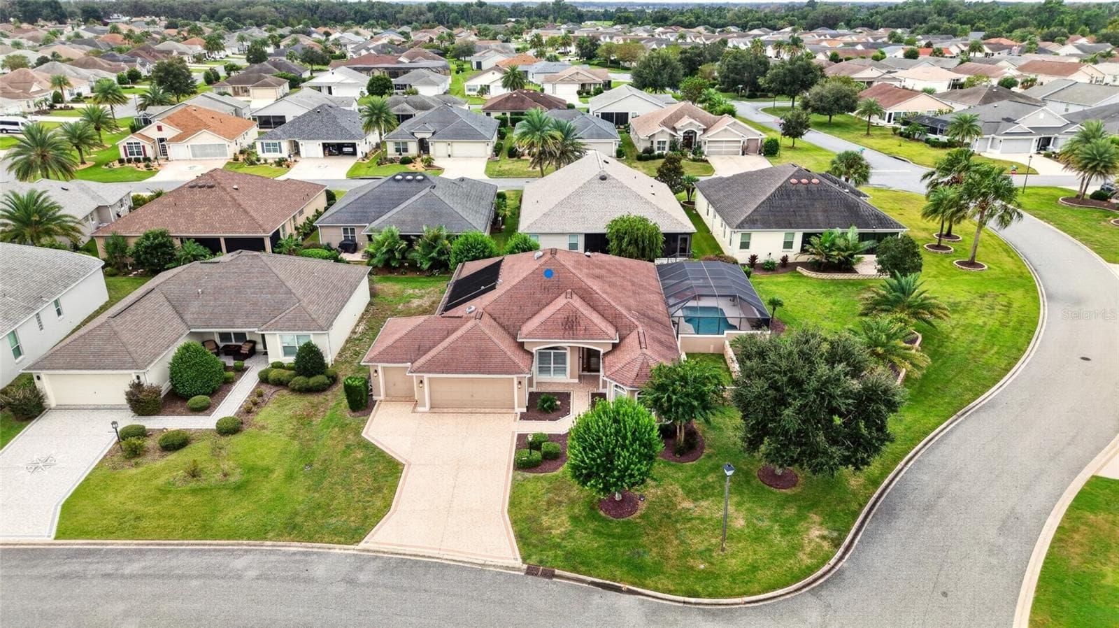 Mature and updated landscaping - 2084 NORDIC LN, THE VILLAGES