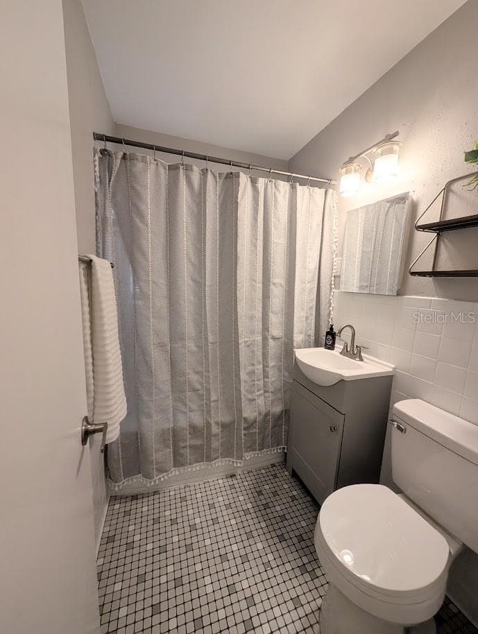 hall bathroom - 3902 W PAXTON AVE, TAMPA