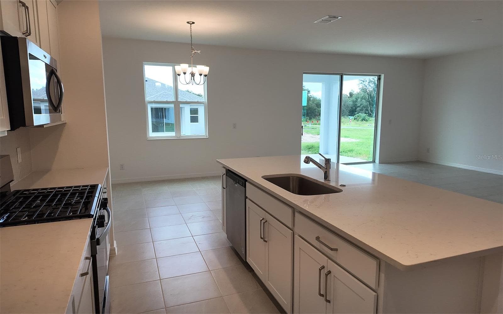 Single Family Residence at 6888 SPANISH IMPERIAL ST, HOWEY IN THE HILLS, photo 7 of 26