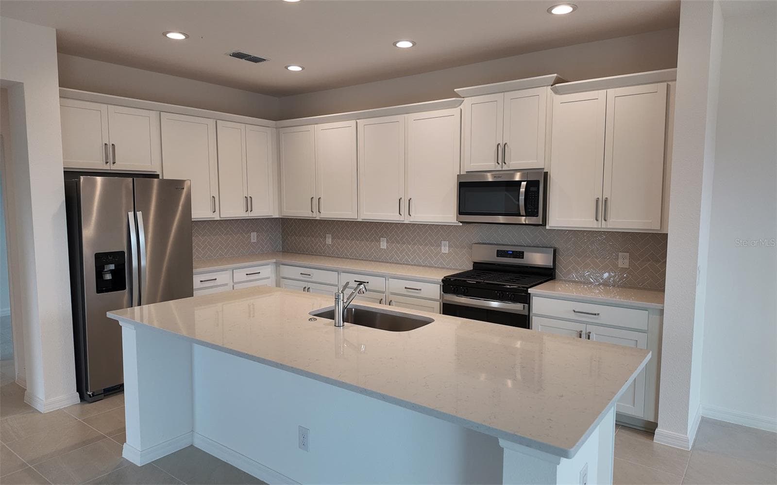 Single Family Residence at 6888 SPANISH IMPERIAL ST, HOWEY IN THE HILLS, photo 8 of 26